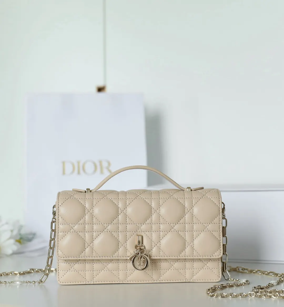 Dior Cannage Chain Bag Beige Image 3 Dior Cannage Chain Bag Beige Image 3