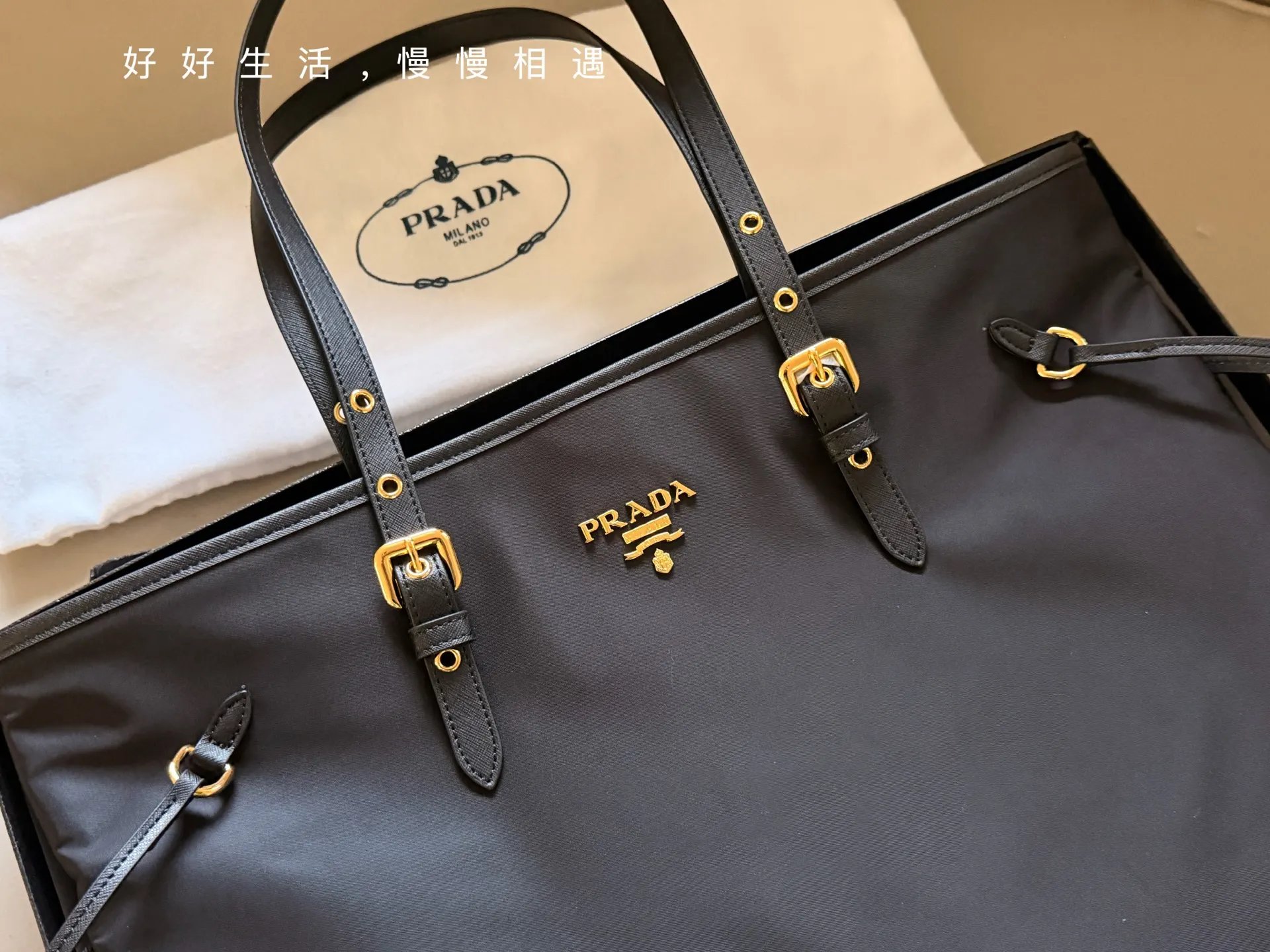 Prada 购物袋 轻便实用 托特包