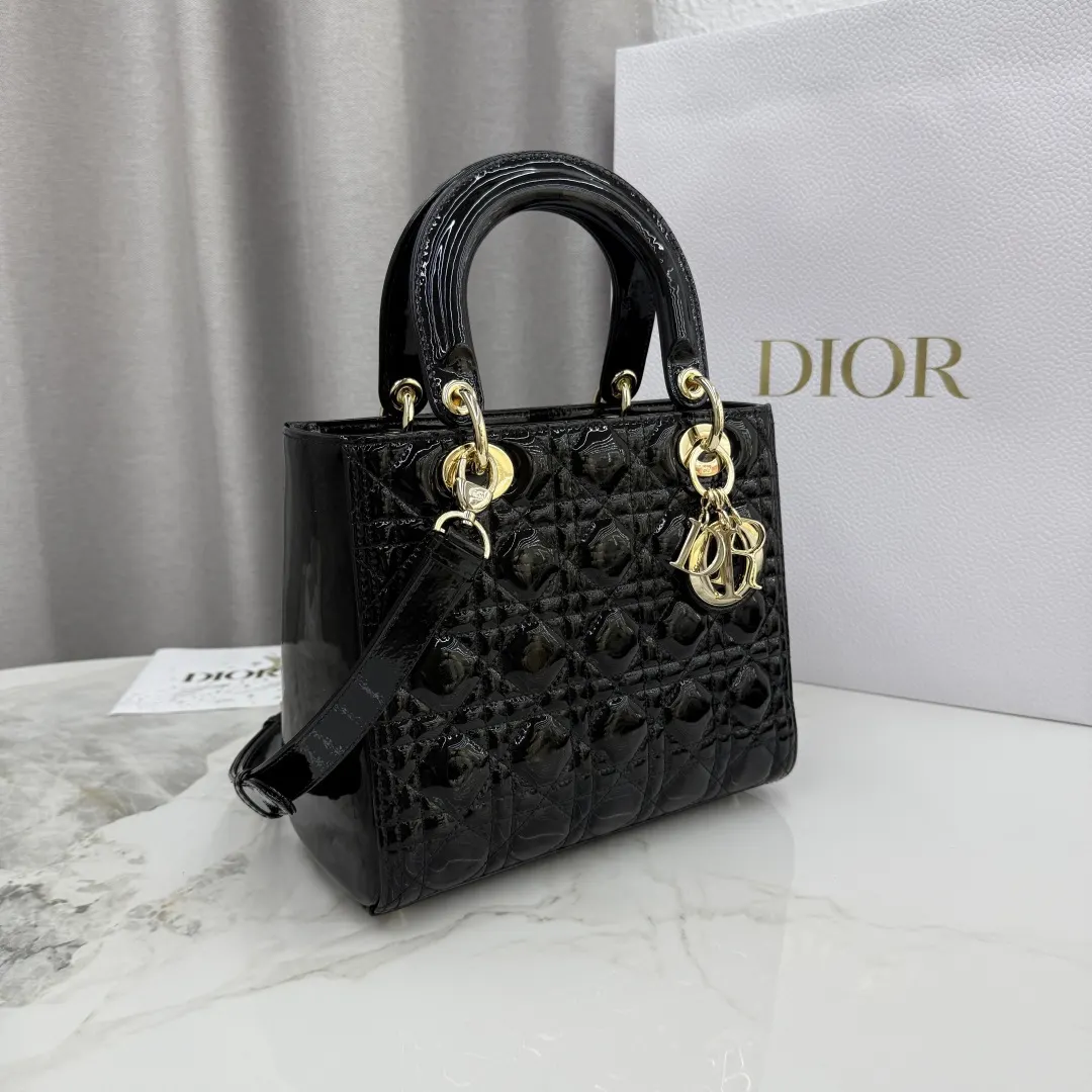 Dior Lady Dior Lady 黑色牛皮卡夹 精致配饰 复古
