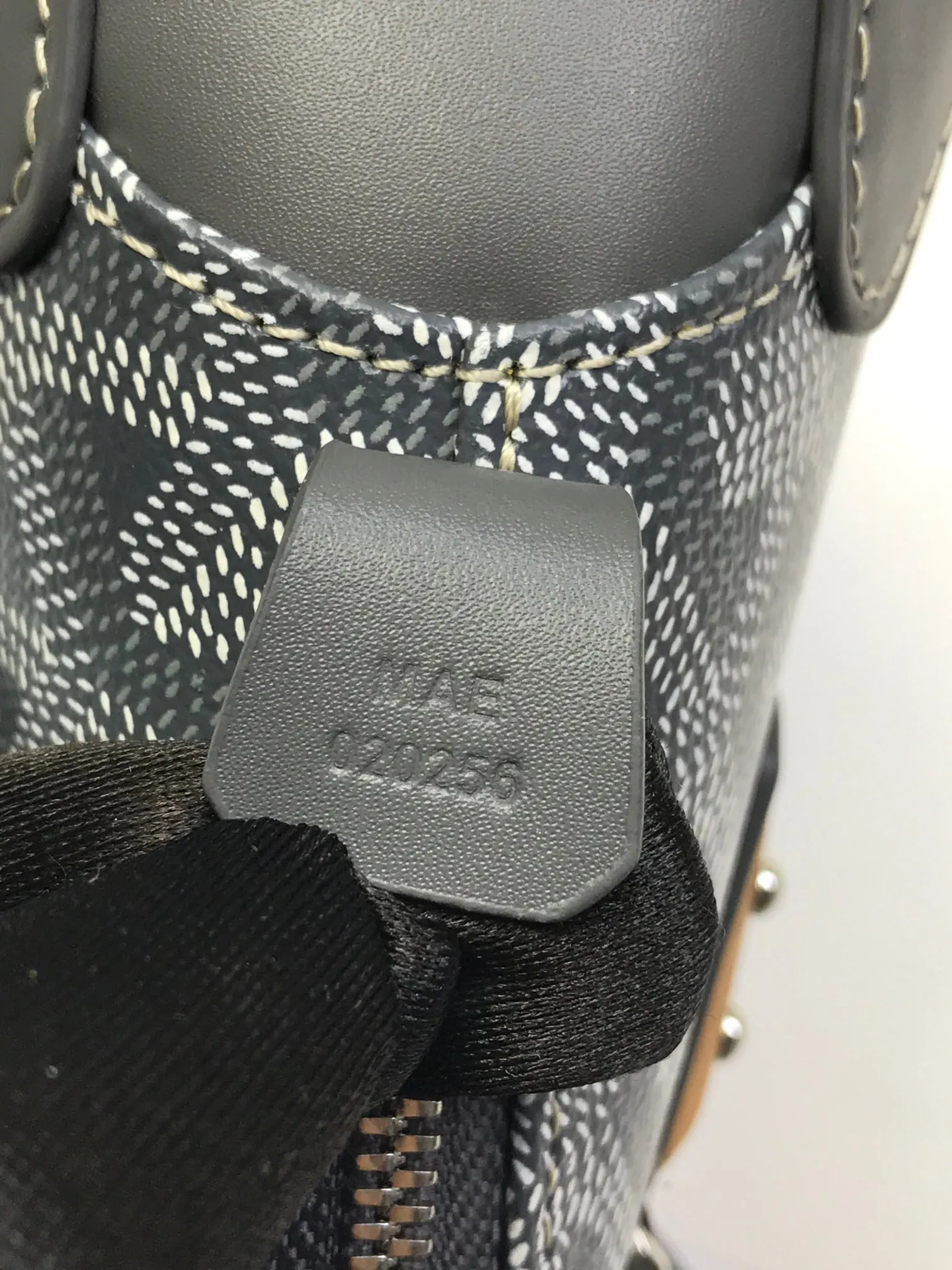 黃色 皮革 Vendome Nano贝壳包 传承了品牌独一无 單肩包 日常單肩背款(數字8) 黃色 皮革 Vendome Nano贝壳包 传承了品牌独一无 單肩包 日常單肩背款(數字8)