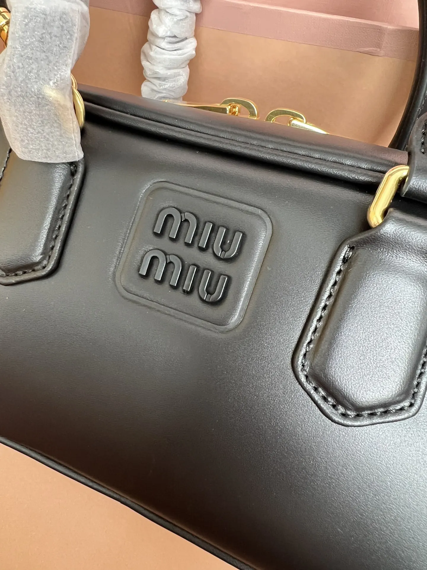 Miu 小牛皮 斜背包 輕便斜挎款