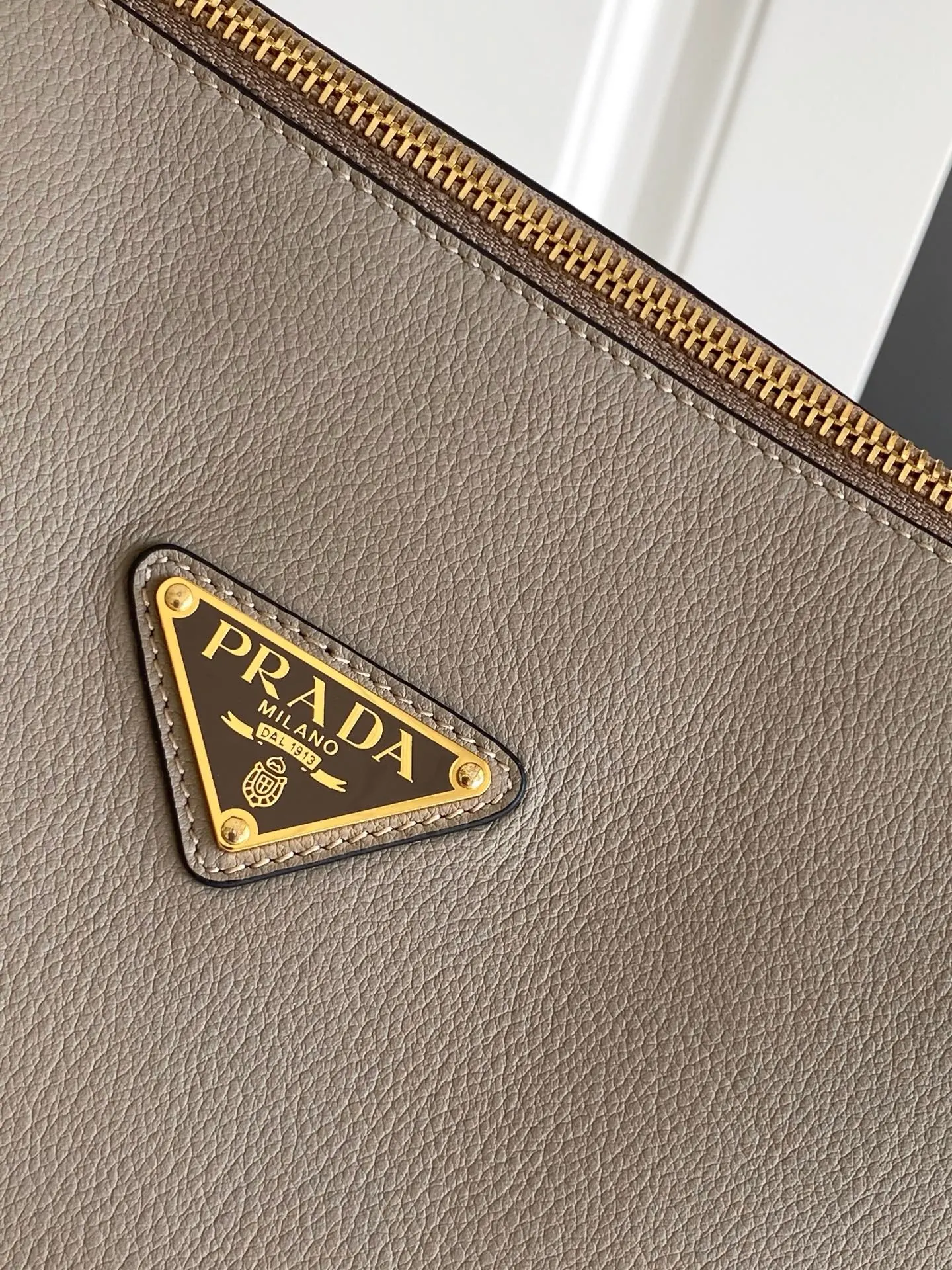 PRADA 1BA444 牛皮 羊皮 手提包 日常通勤款