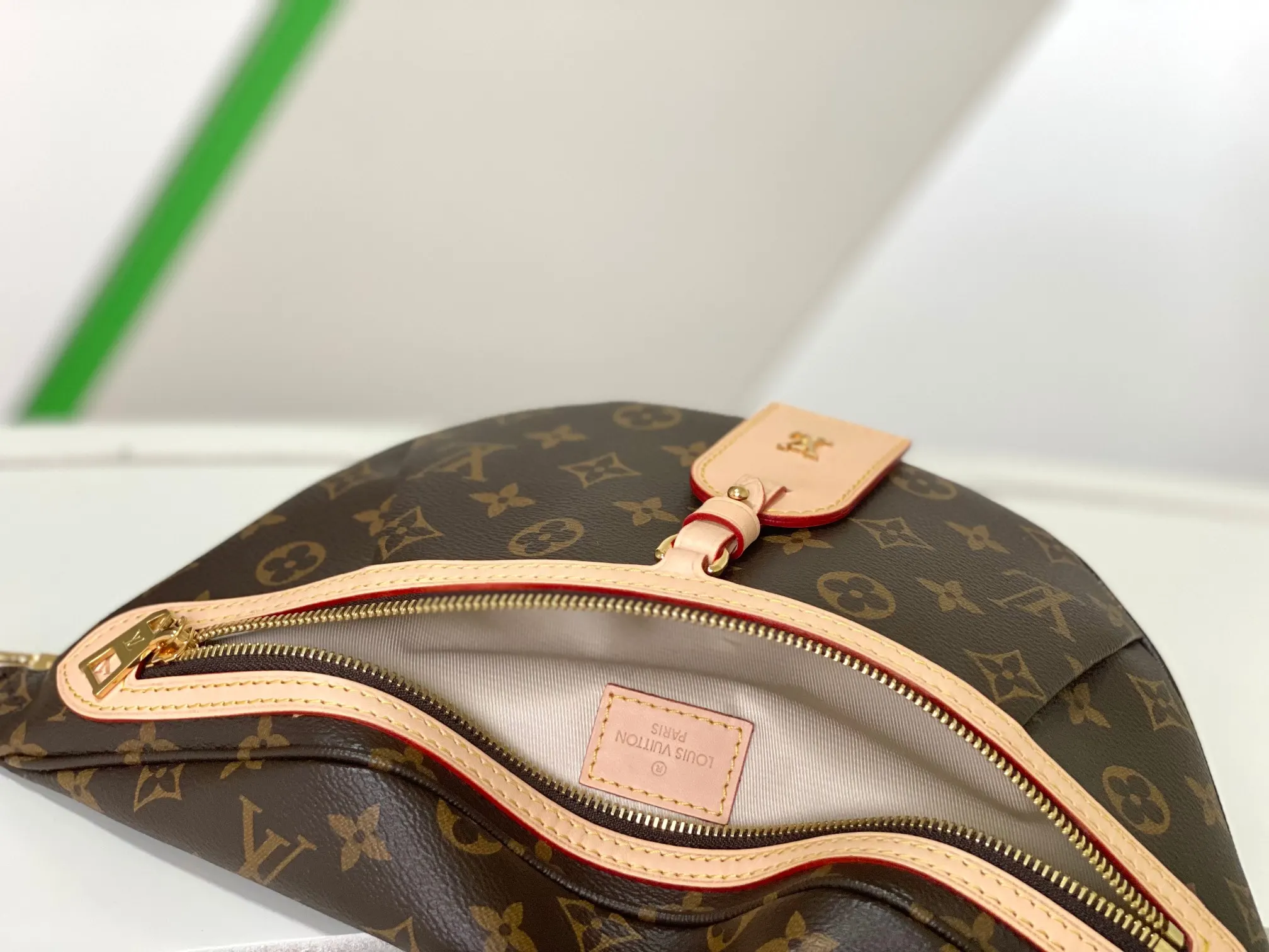LV M46784 牛皮 包袋 精选款