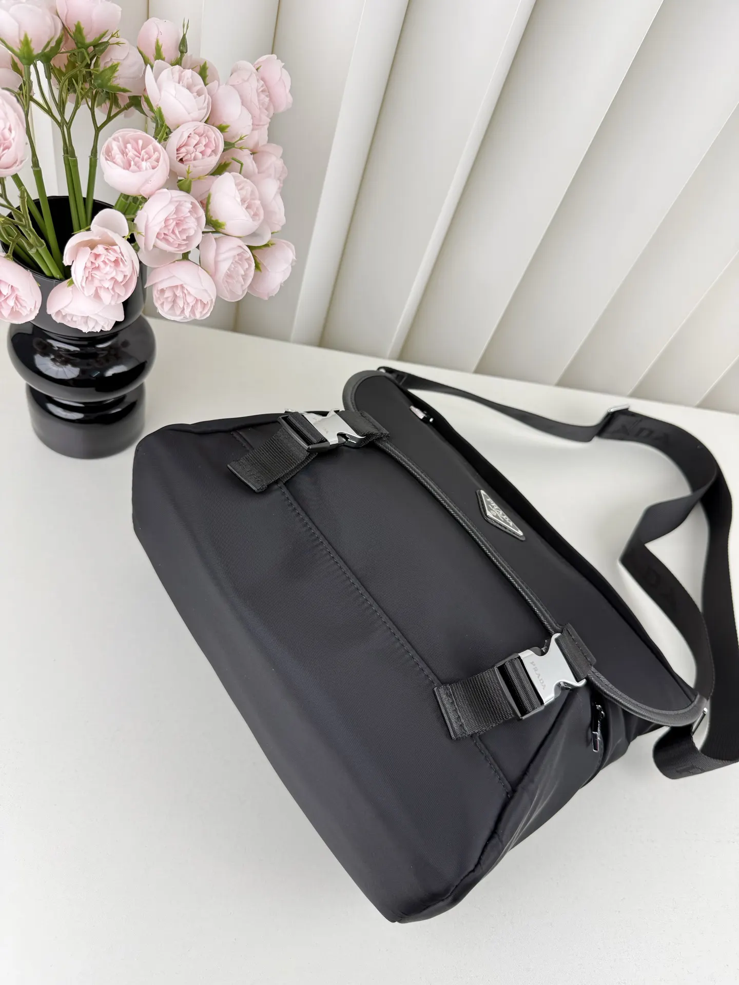 Prada Re-Nylon 尼龙 牛皮 邮差包 斜挎包