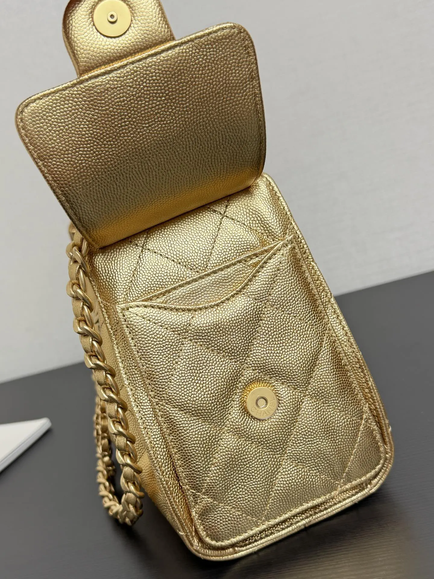 Chanel 鱼子酱牛皮22 Bag链条包 单肩斜挎