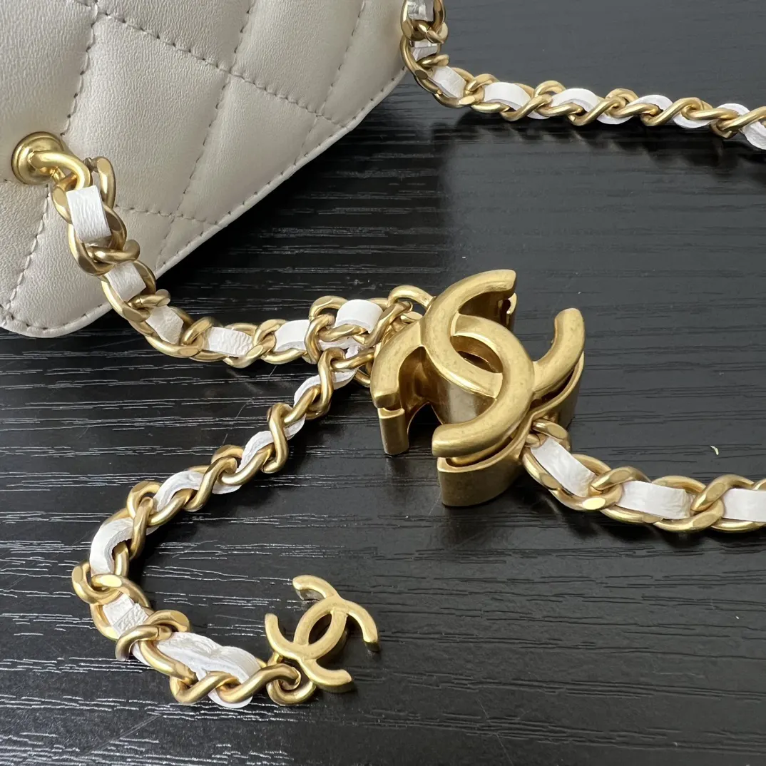 Chanel 迷你 白色 皮革 翻盖 链条包