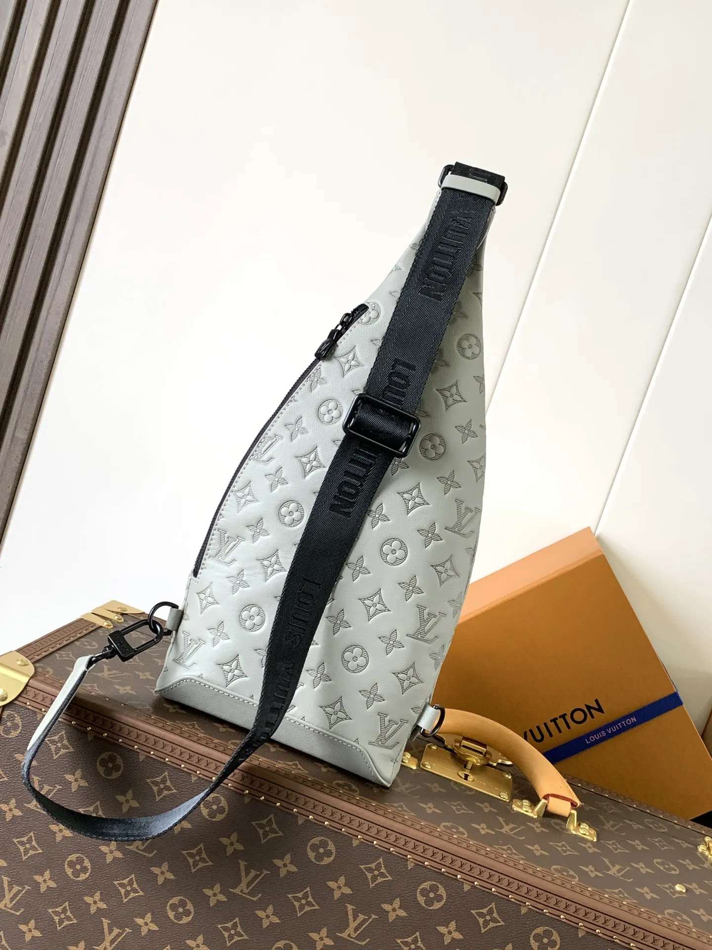 灰色 牛皮 拉链侧袋可收納智能 可拆卸收納包方便取放物品 可调节 旅行收納款