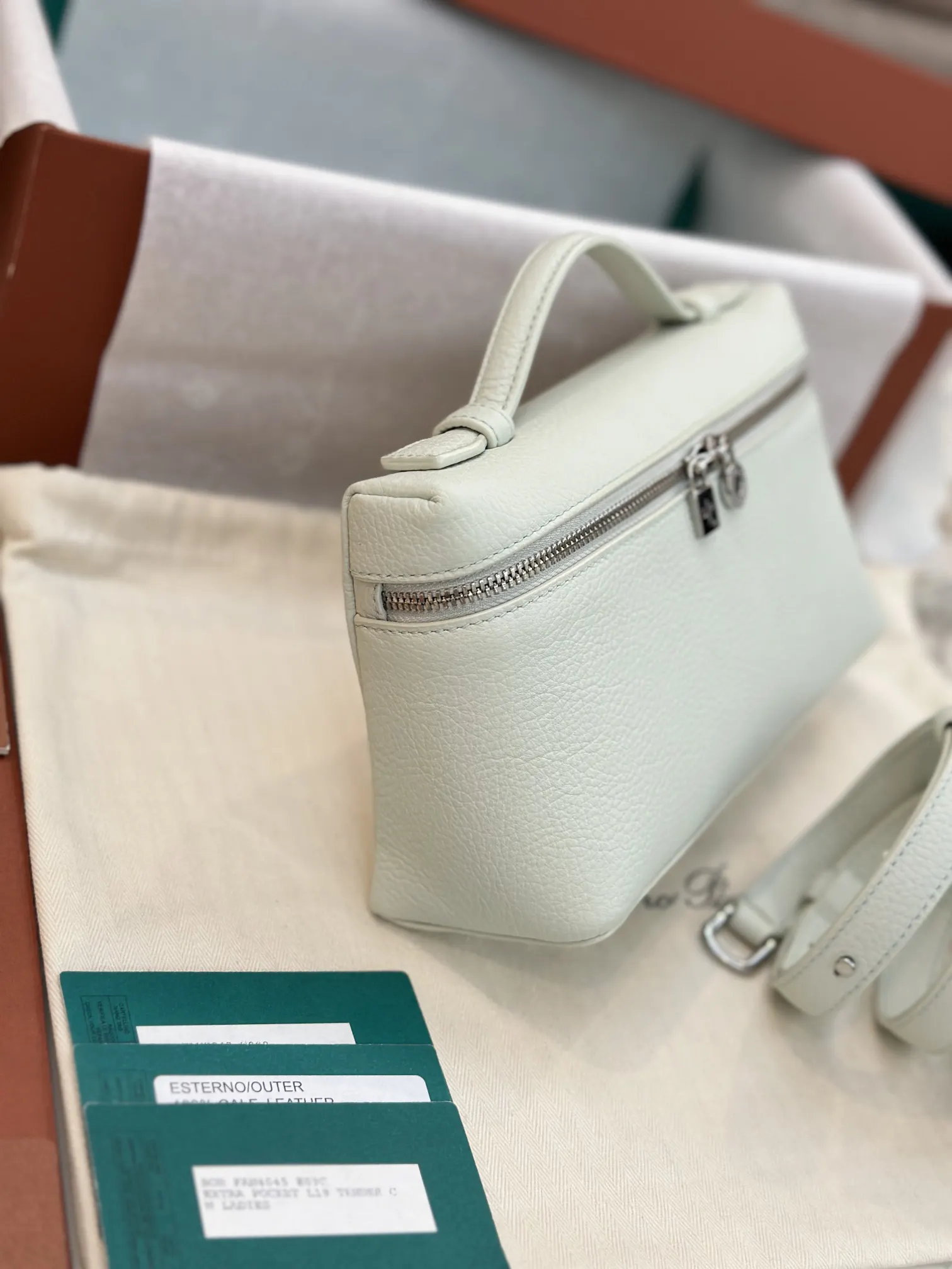 小牛皮 Loro Piana Extra Poket 手拿包 精致手拿款