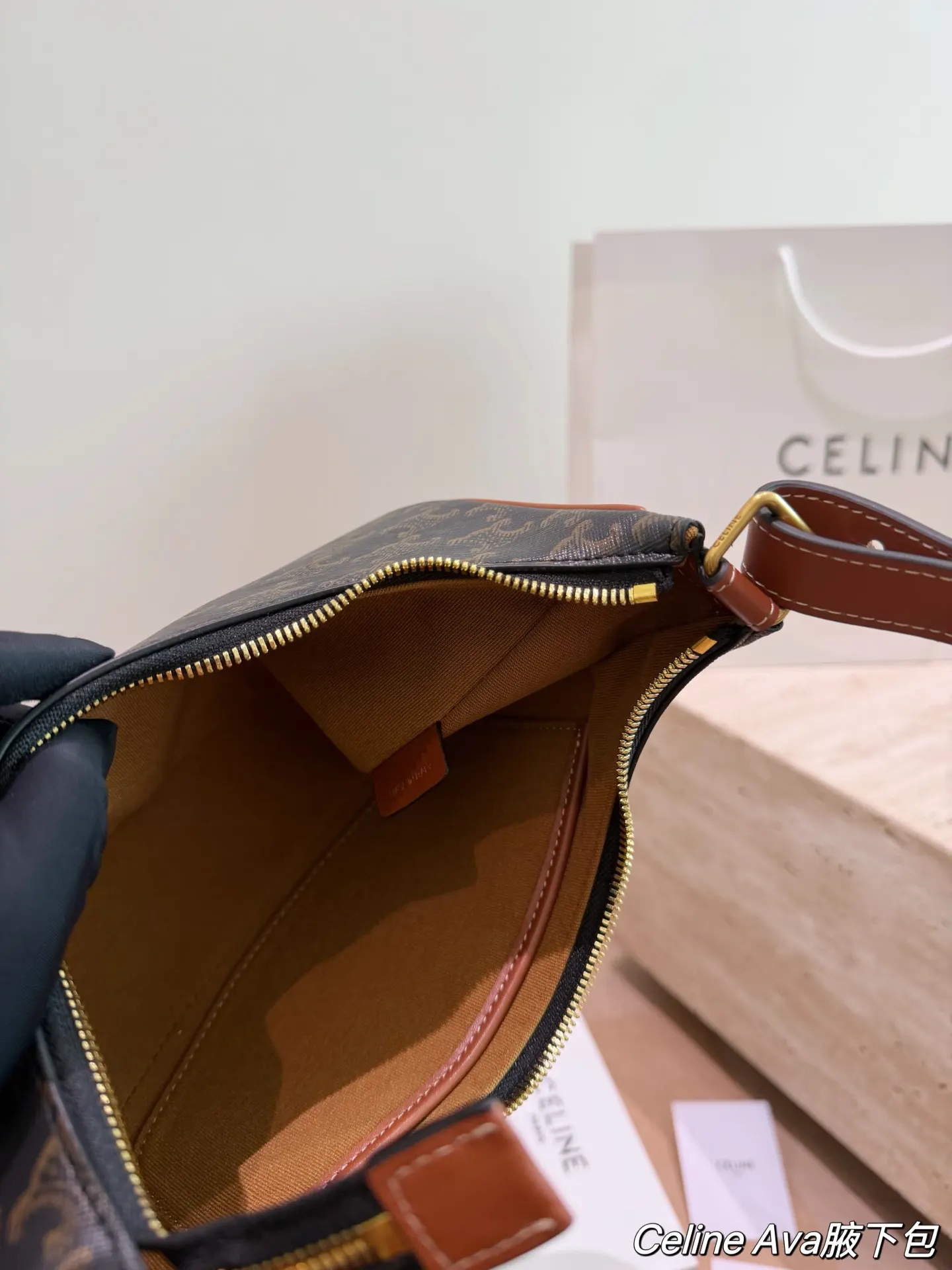 Celine Triomphe 腋下包 復古腋下背款