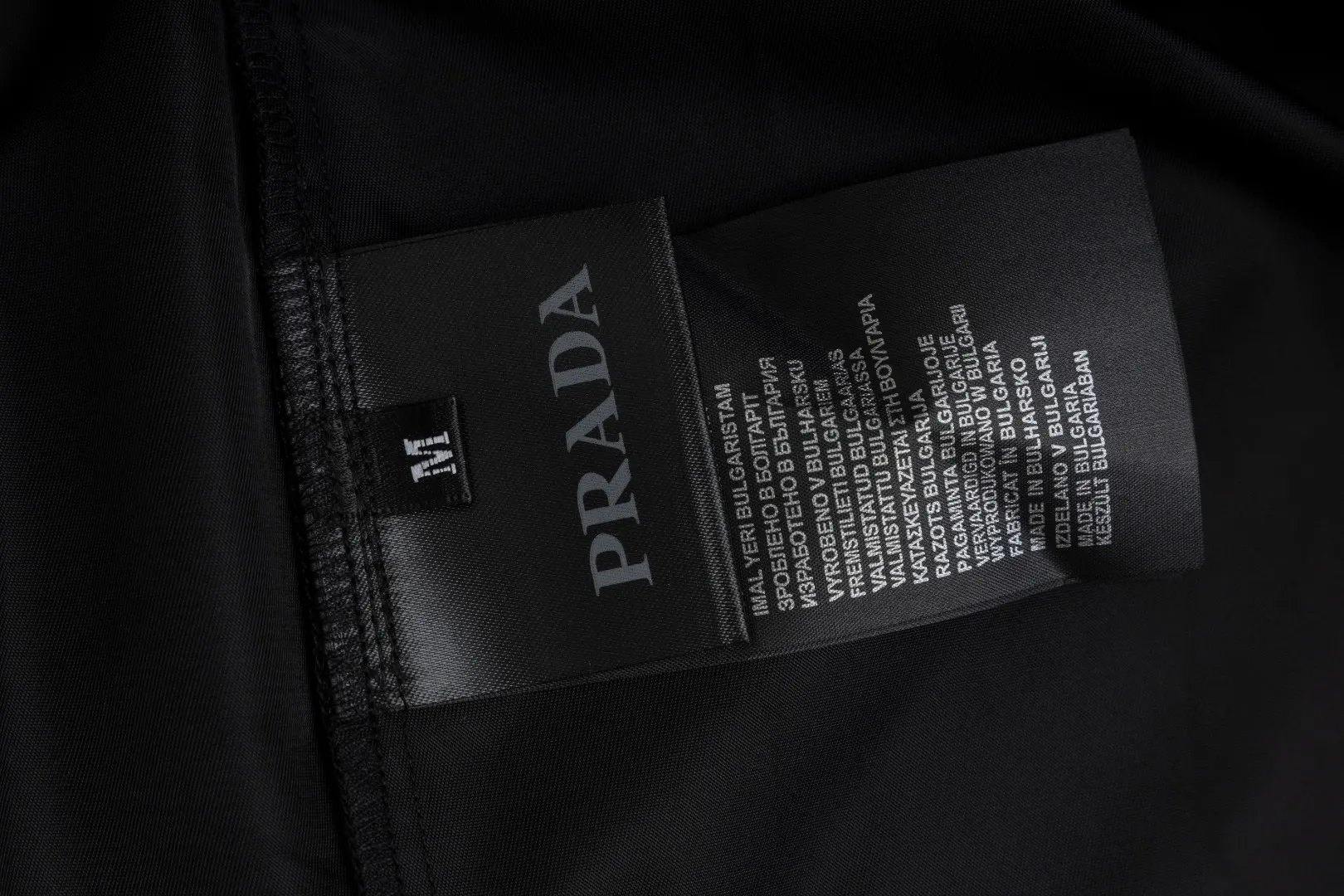 PRADA P6713 Re-Nylon尼龙 三角标 衬衫 休闲百搭款