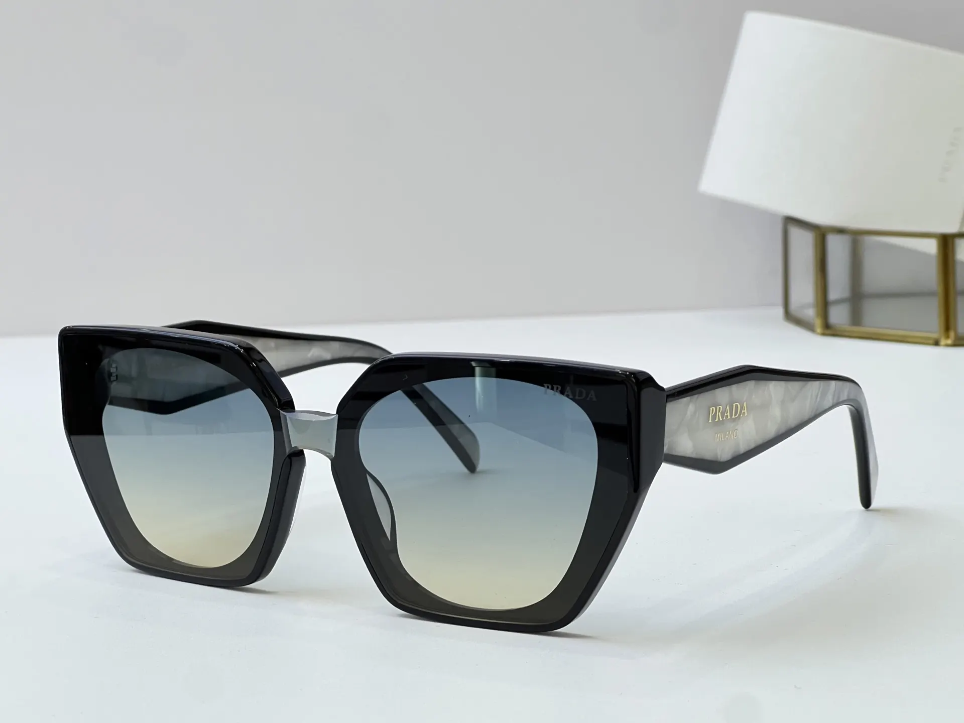 Prada PR205VS 太陽鏡
