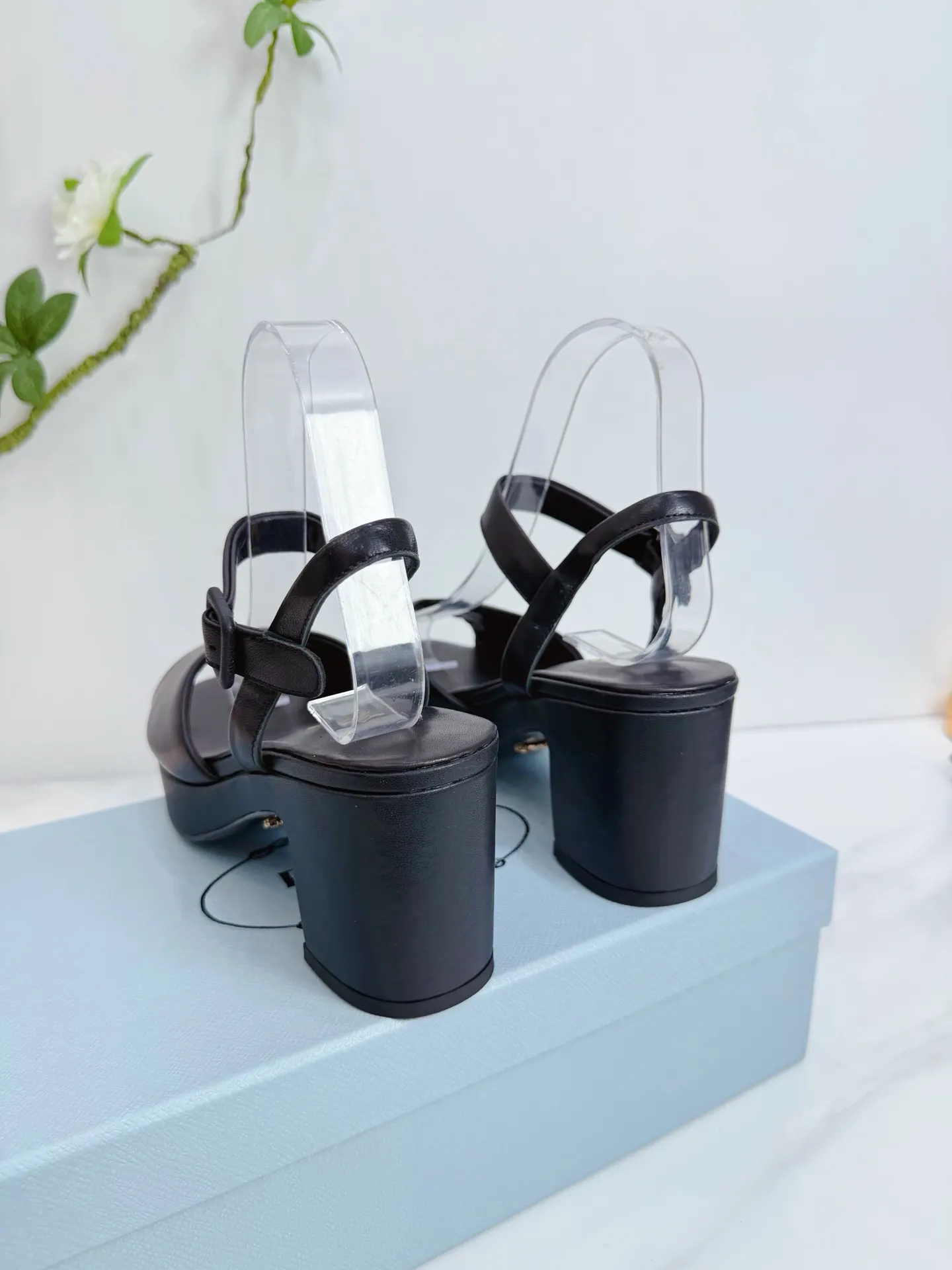 Prada 羊皮 休闲鞋 舒适