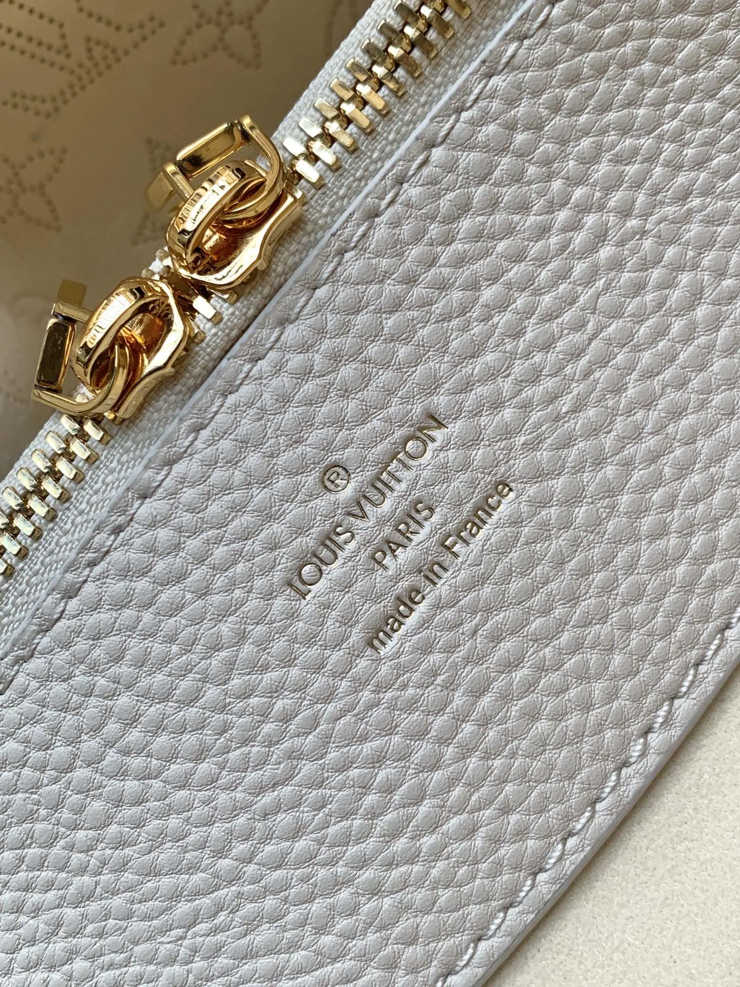 LV black and gray color scheme chain bag, shoulder crossbody model Image 9 LV black and gray color scheme chain bag, shoulder crossbody model Image 9