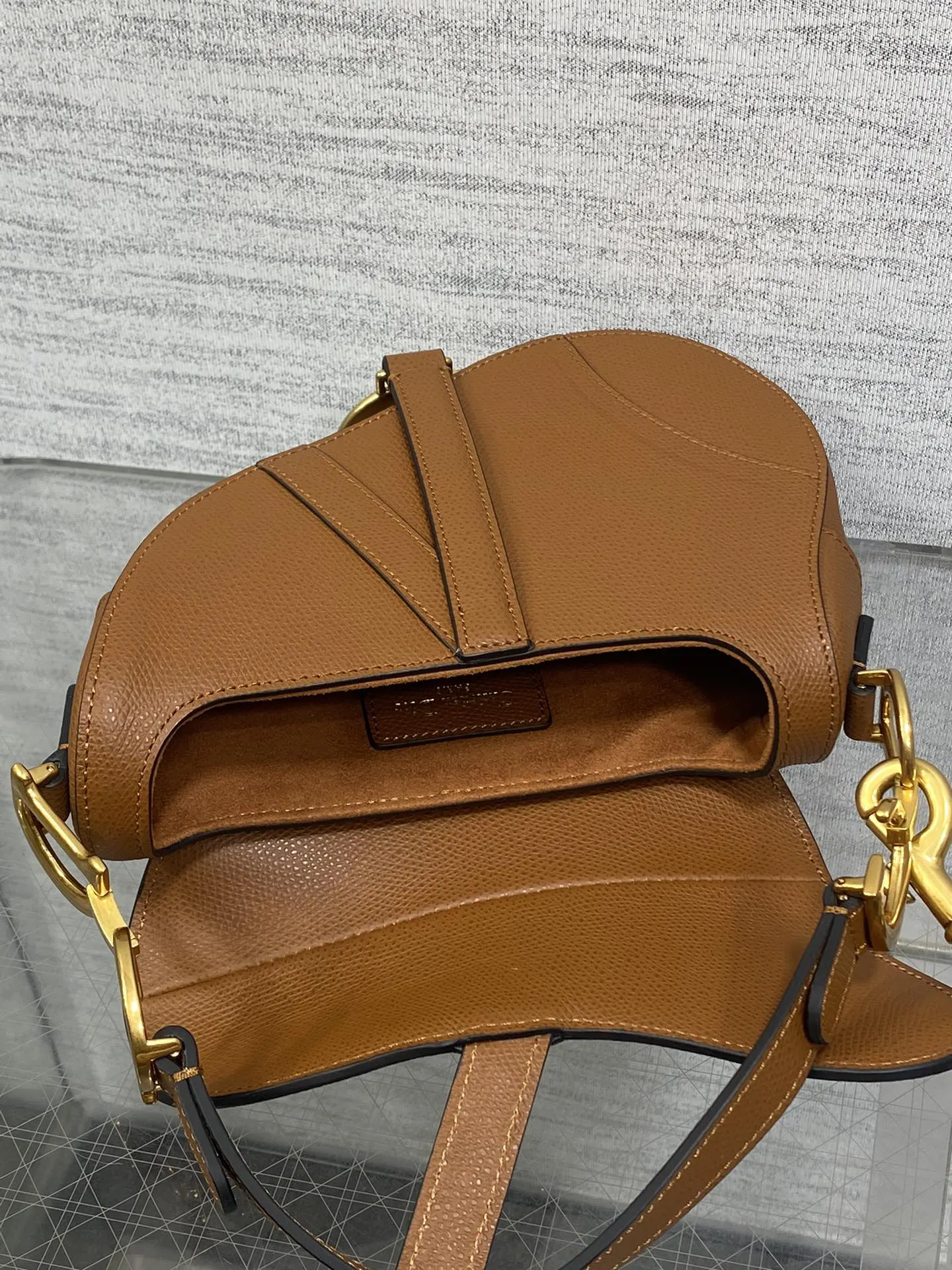 Saddle CD Saddle經典马鞍包 王者中的王者 地位不 旅行袋 大容量旅行款