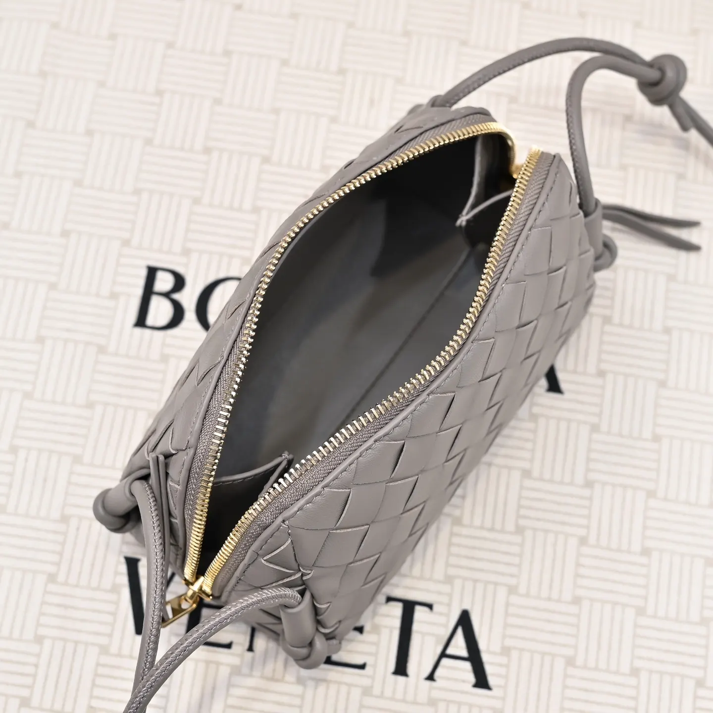Bottega Veneta 腋下包 复古腋下背款