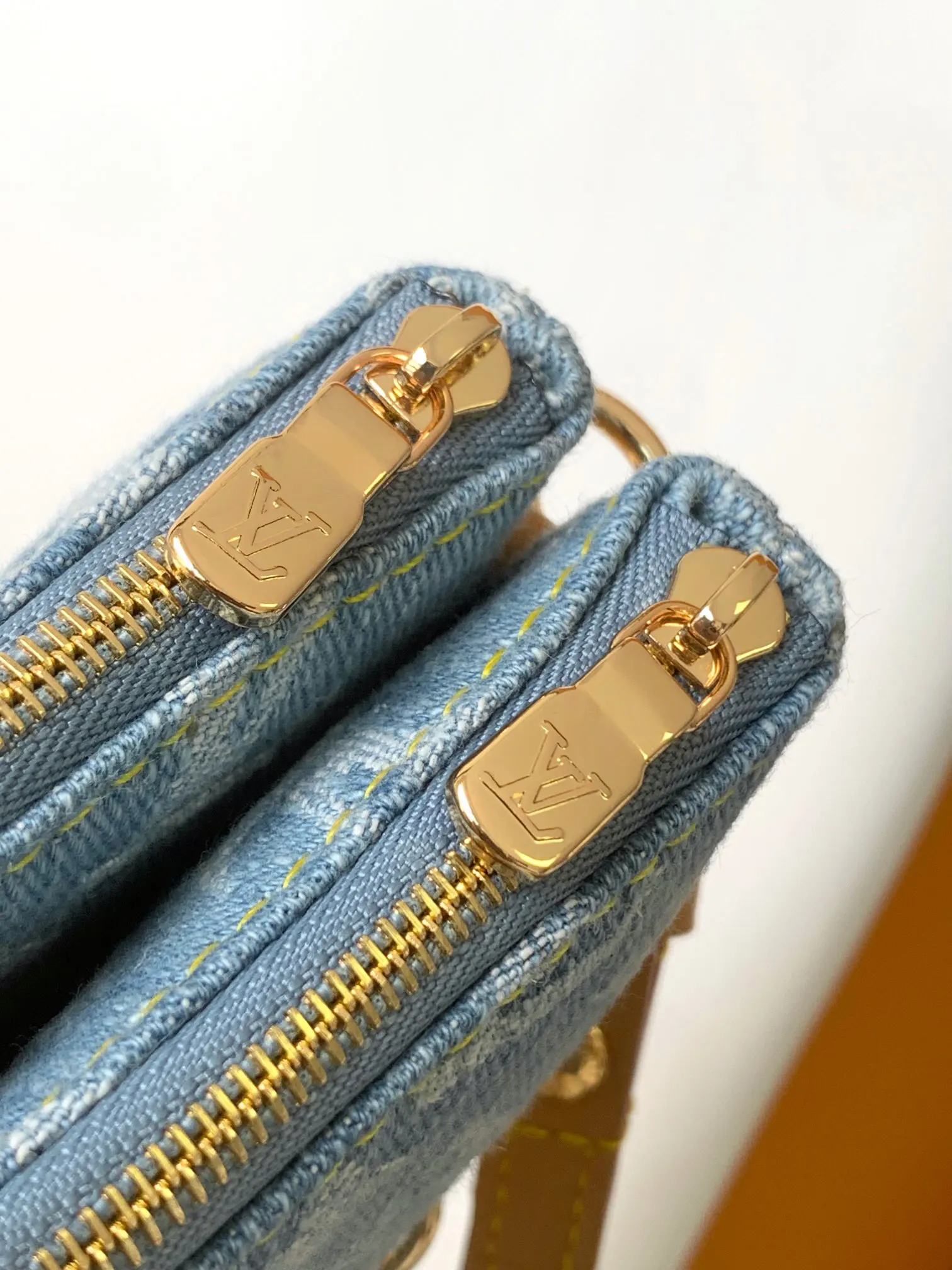 Louis Vuitton Gold Chain Bag Leather