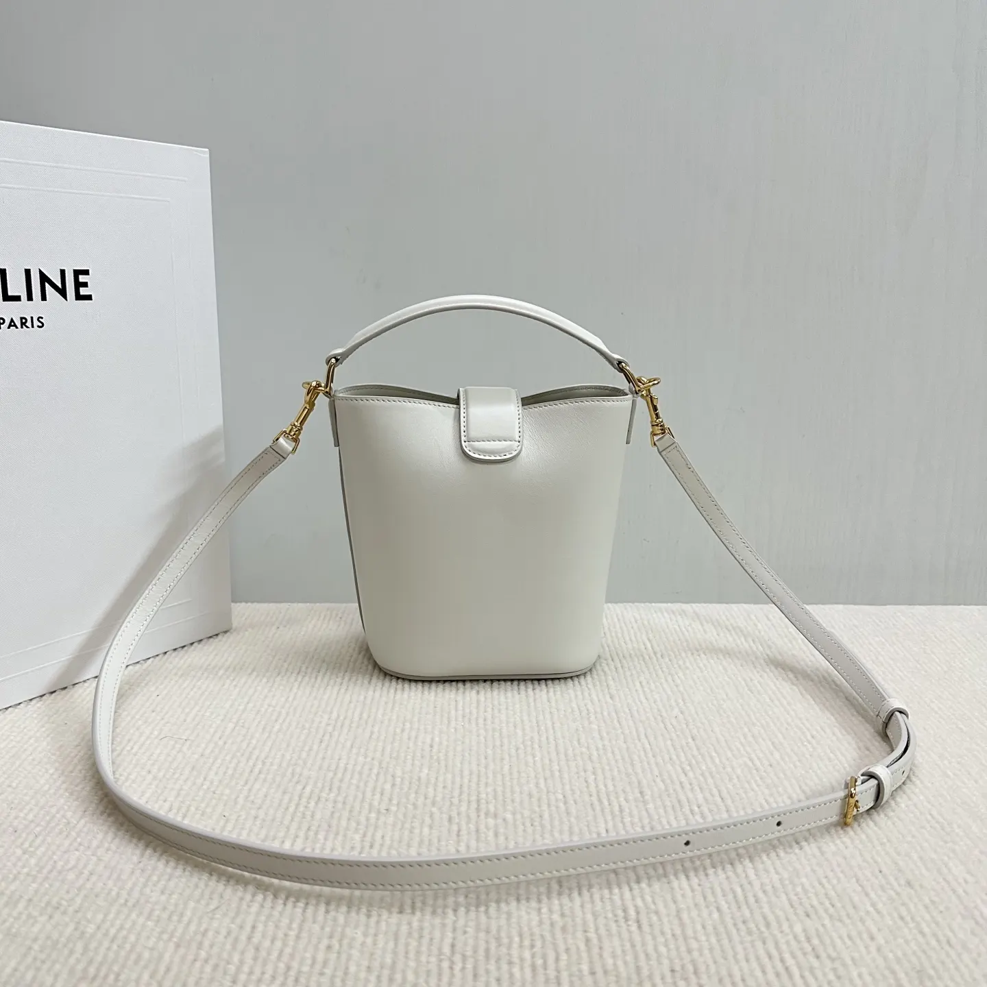 Triomphe 白色 金色 小牛皮 水桶包 休闲水桶款