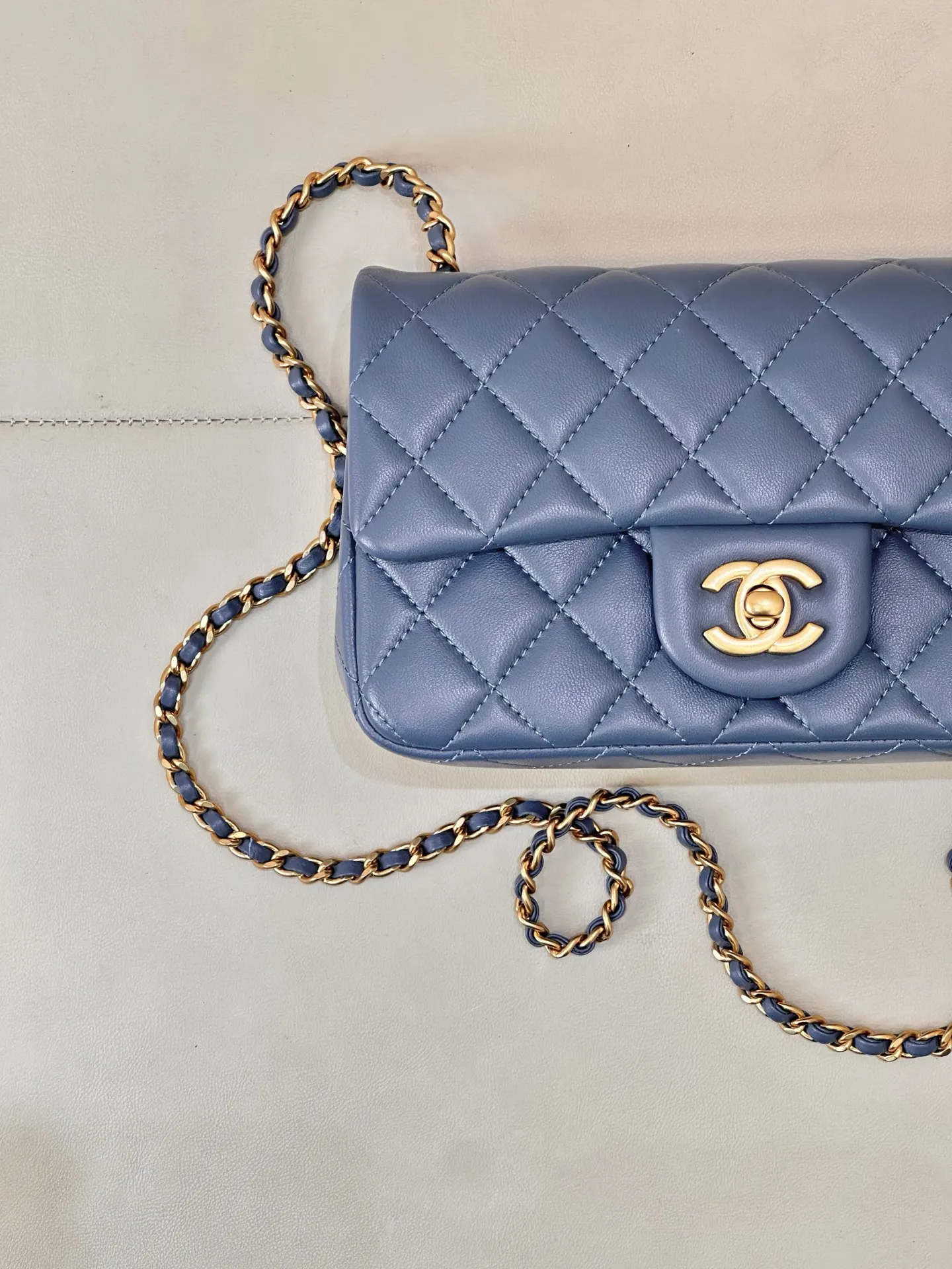 Chanel Cowhide Chain Bag Shoulder and Crossbody Wear Image 5 Chanel Cowhide Chain Bag Shoulder and Crossbody Wear Image 5