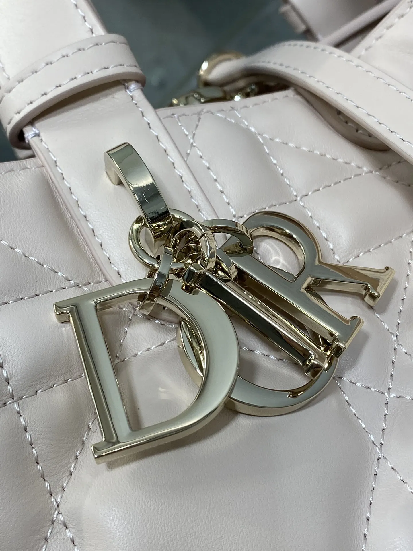 小牛皮 中号 Toujours系列秋冬最新粉 有点太美 收納包 旅行收納款
