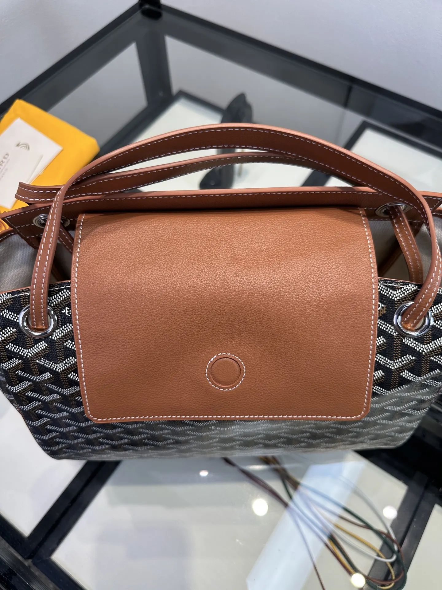 Goyard 棕色 无论你喜欢哪一种风格 低调内敛或高调前卫 休閒或精致 收納包 旅行收納款(數字9) Goyard 棕色 无论你喜欢哪一种风格 低调内敛或高调前卫 休閒或精致 收納包 旅行收納款(數字9)