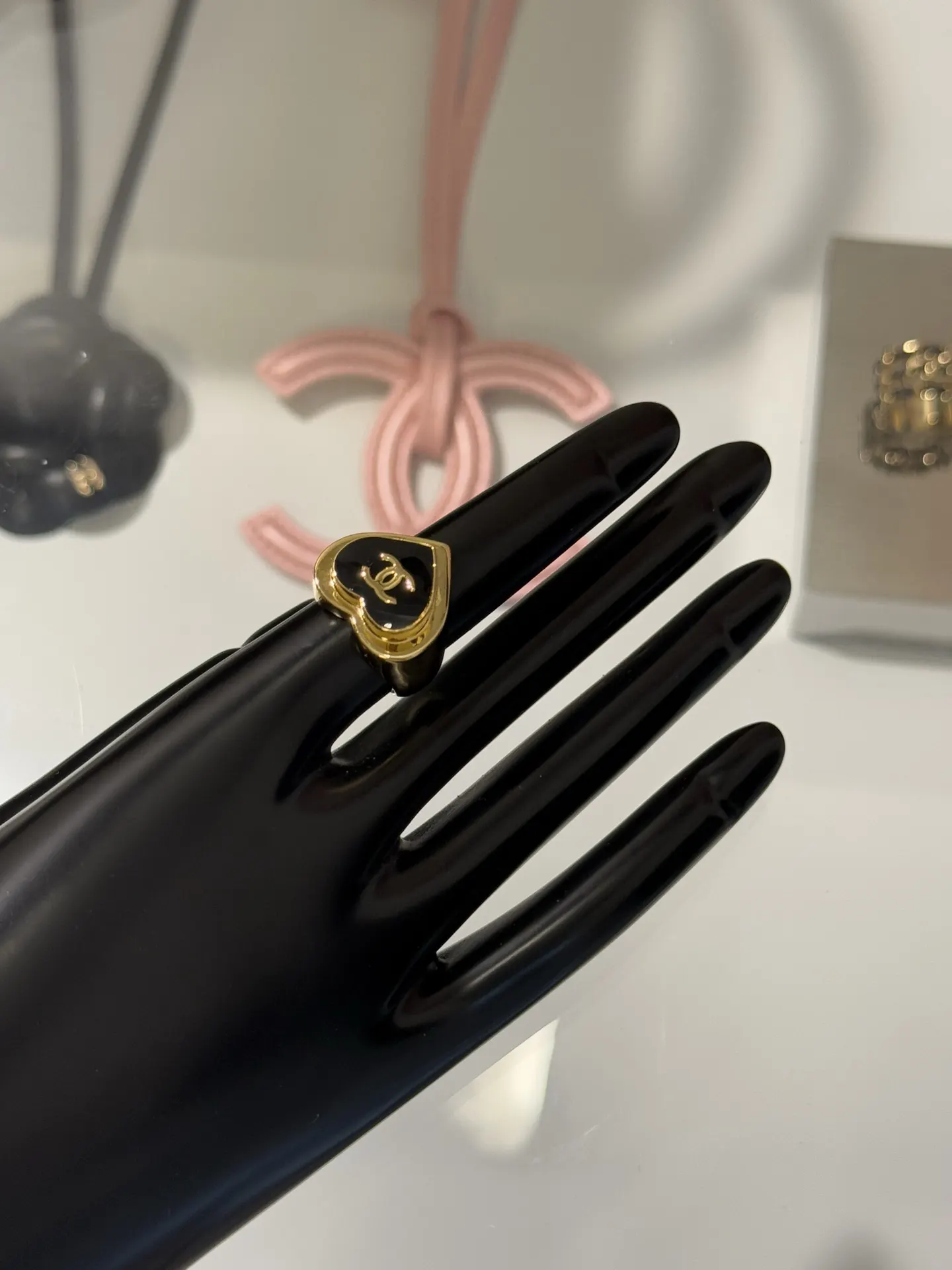 Chanel 黑色/金色 戒指