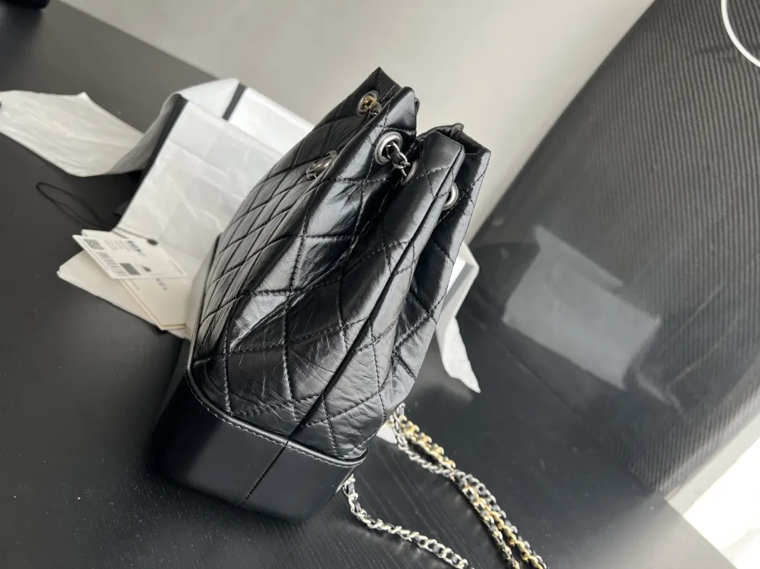 Chanel Oil Wax Sheepskin Flap Chain Bag One Shoulder Cross