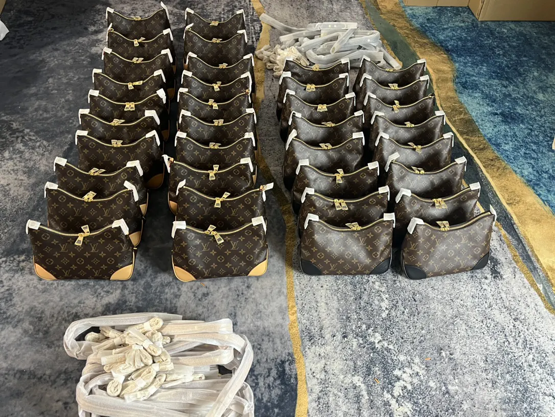 牛角包黄皮大量 稳定性超强 牛角包黄皮大 水桶包 休闲水桶款