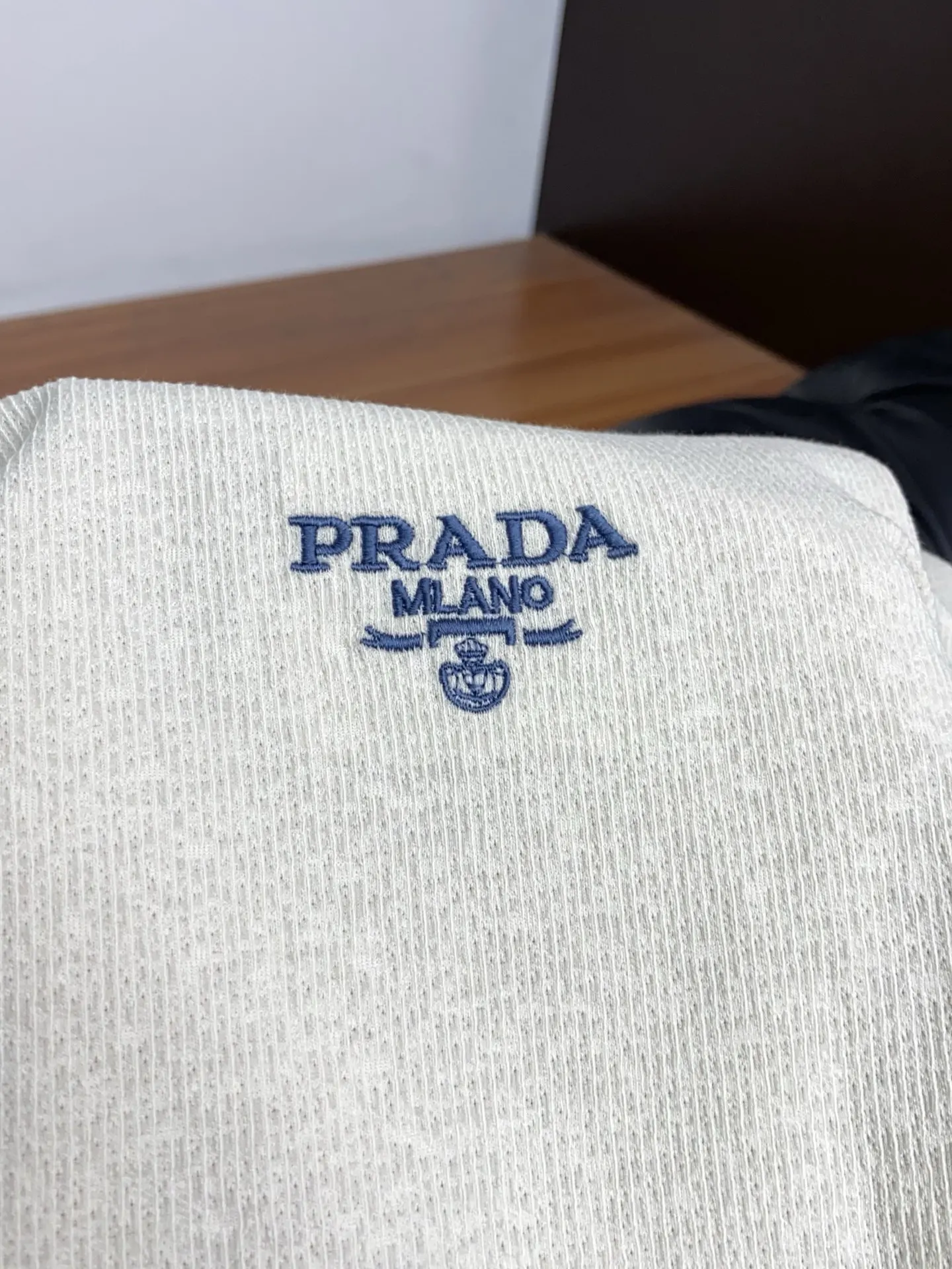 PRADA 米白短袖T恤 休闲款
