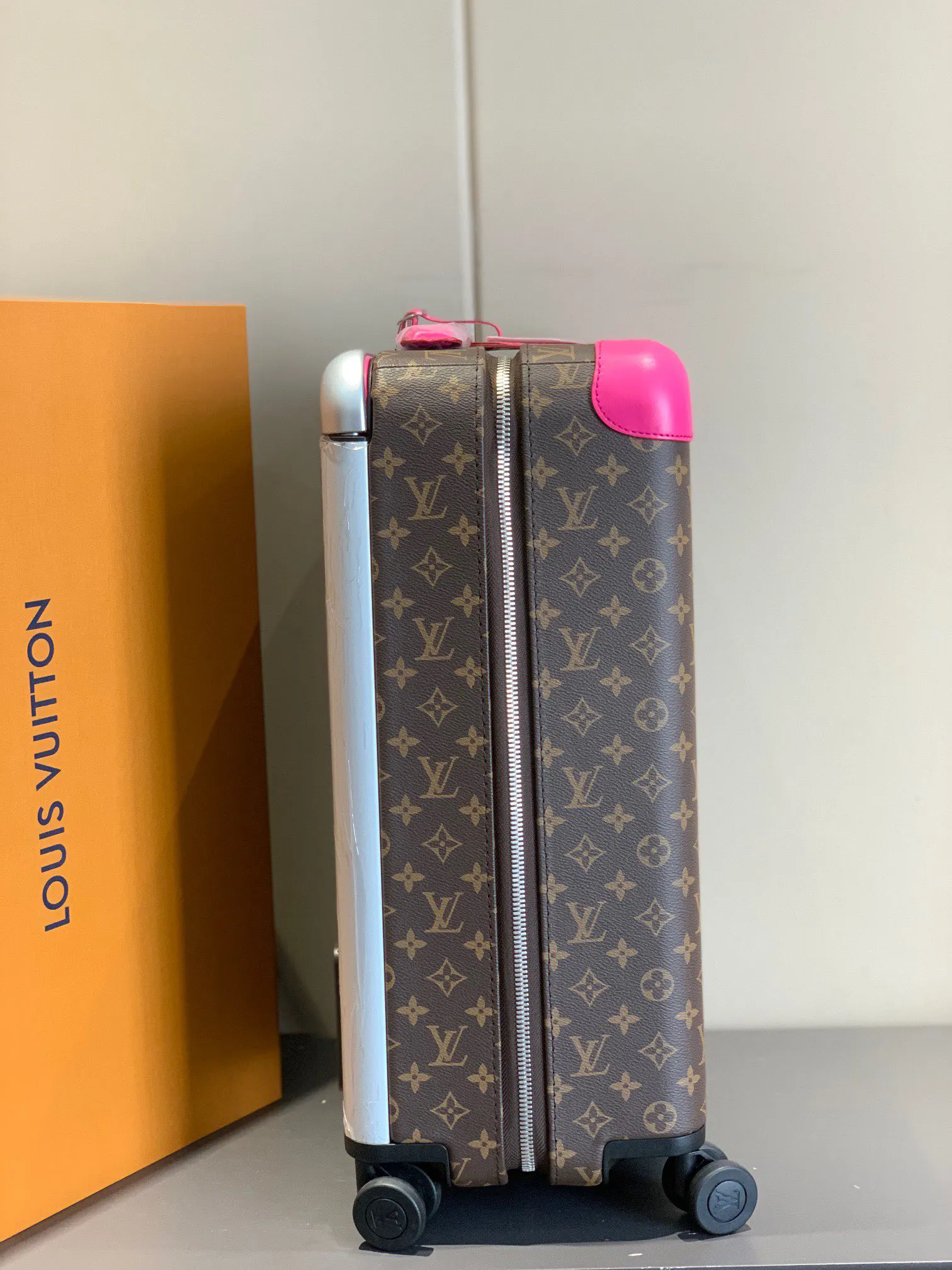 LV 银色 拉杆真皮包裹 行李箱 旅行拉杆款 轻便出行款