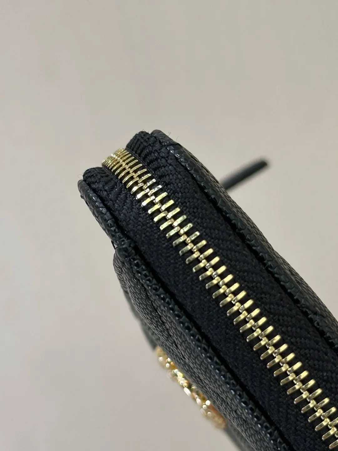 CHANEL 黑色牛皮链条包 侧面细节款