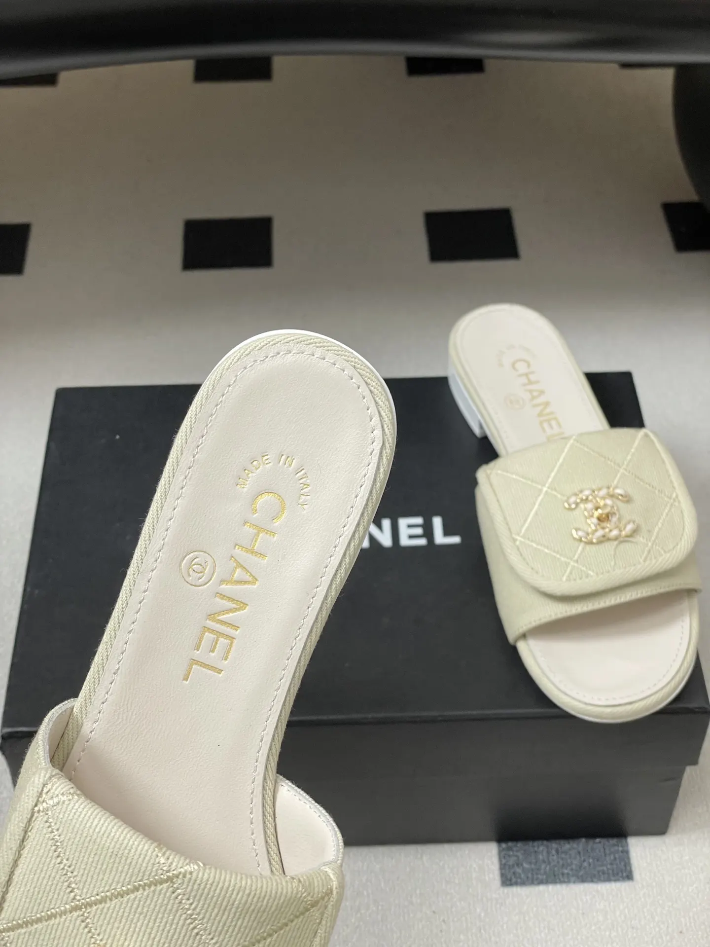 Chanel Cowhide Slippers Image 7 Chanel Cowhide Slippers Image 7