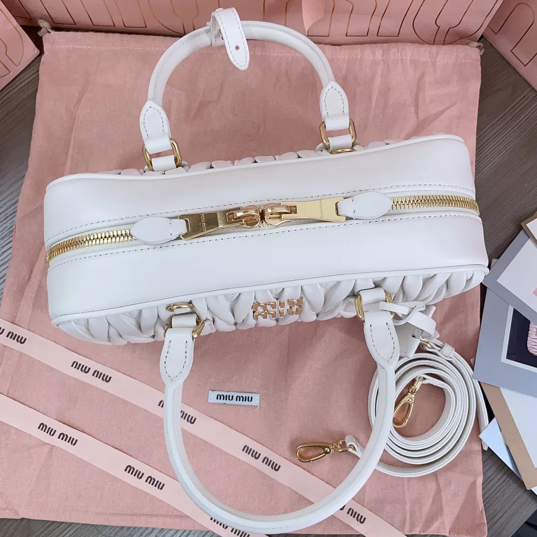 Miu 羊皮 斜背包 輕便斜挎款