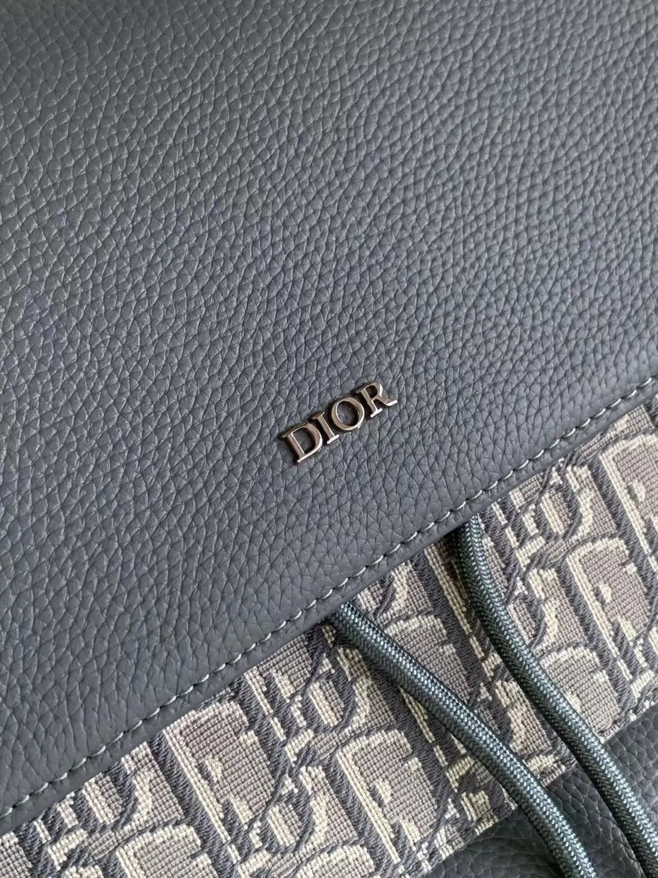 Dior 灰色 牛皮 双肩包 实用双肩款
