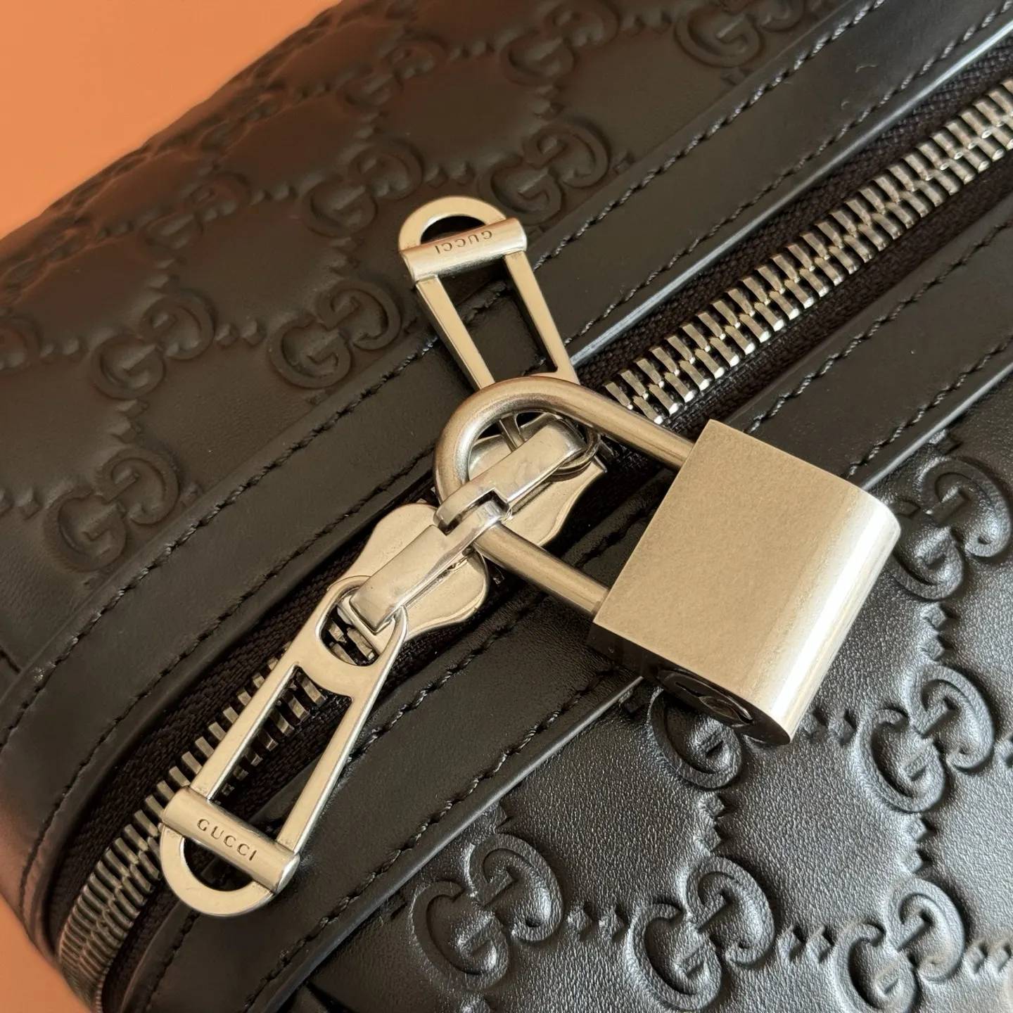 Gucci GG Emblem 黑色 帆布 旅行袋 大容量旅行款