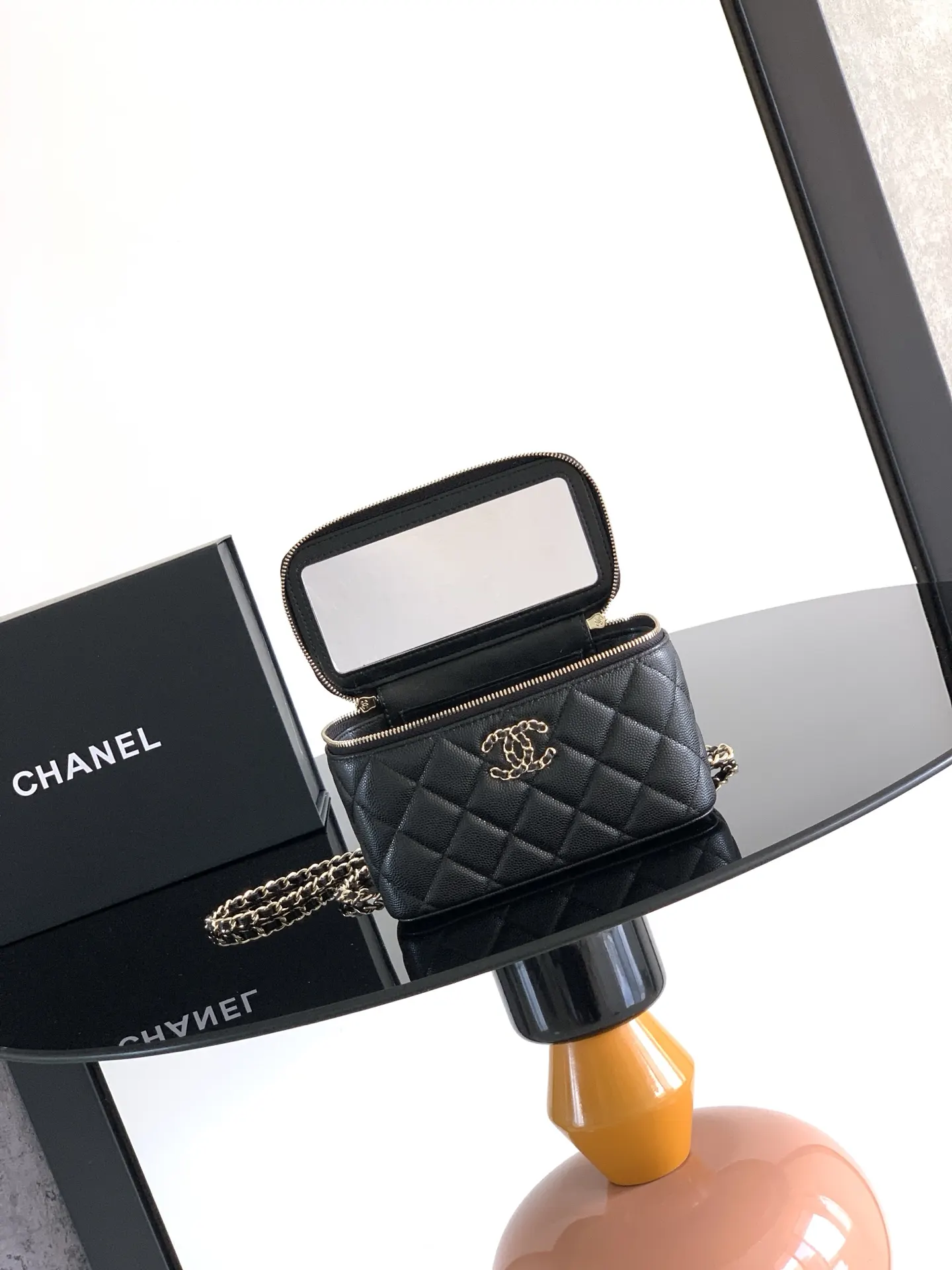 CHANEL 牛皮 春夏 鏈條 包黑金鱼子酱球纹牛皮手 鏈條包 精致鏈條款