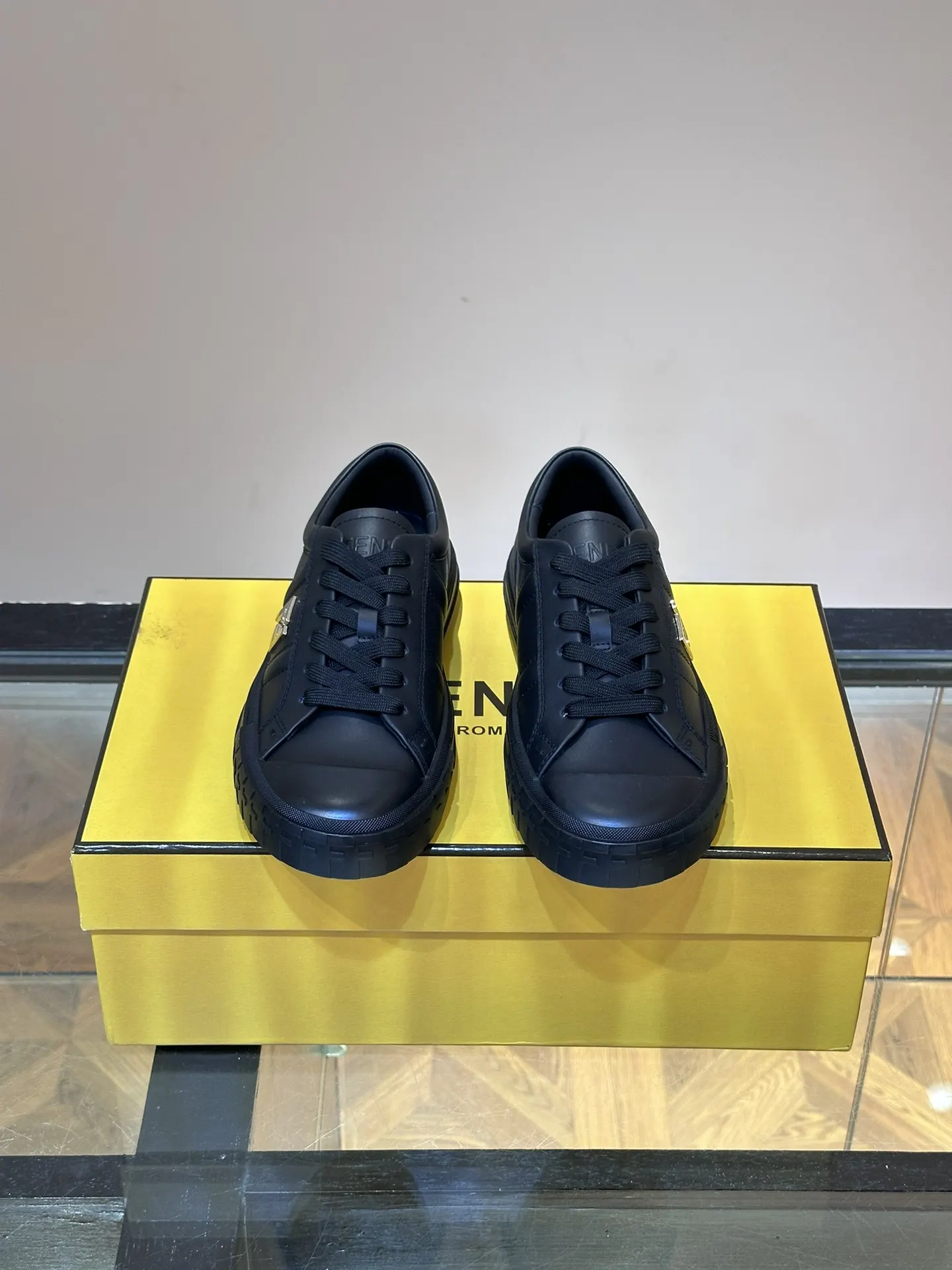 Fendi 运动鞋 休闲百搭款