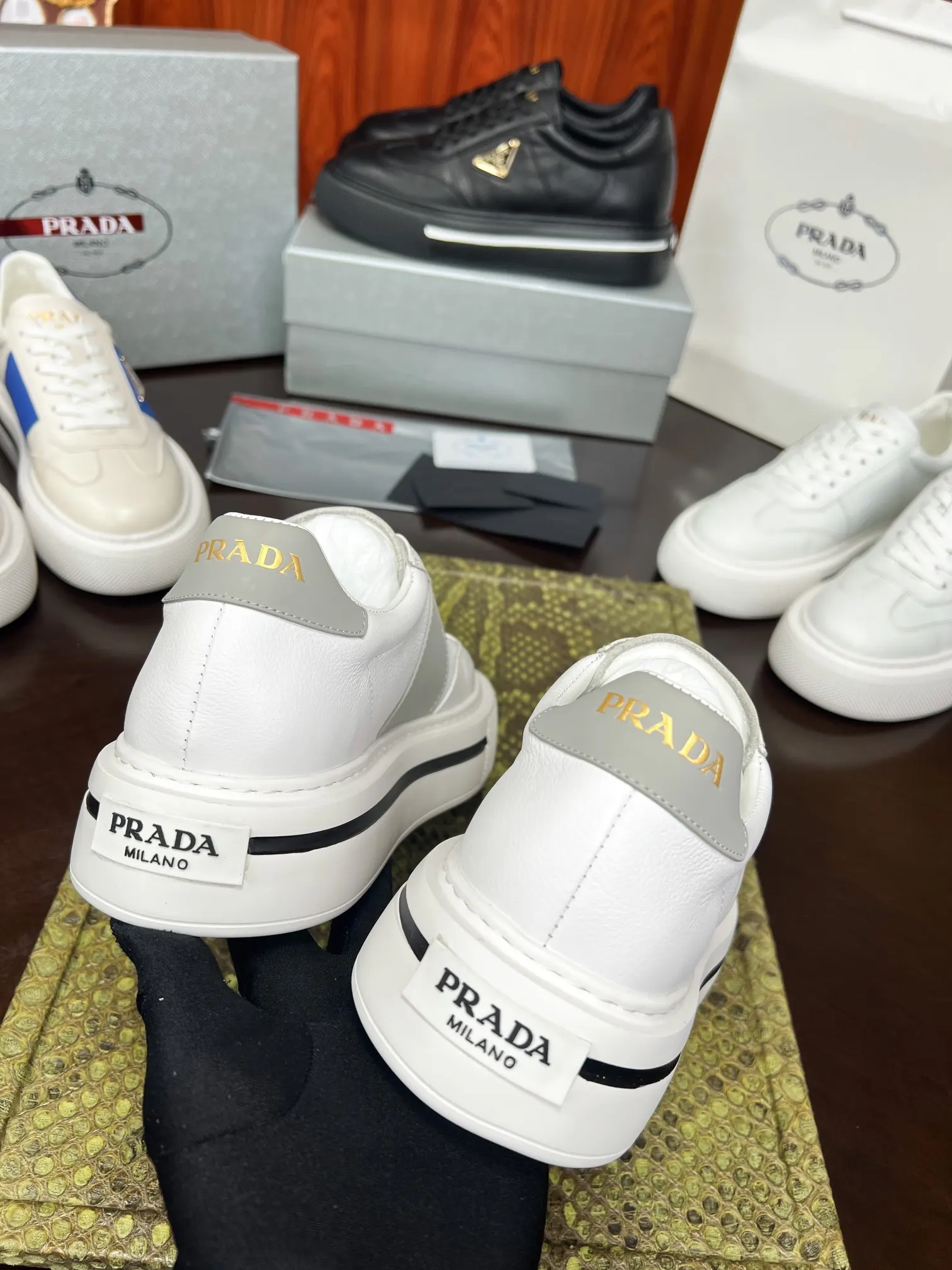 PRADA 牛皮 休闲鞋 舒适百搭款