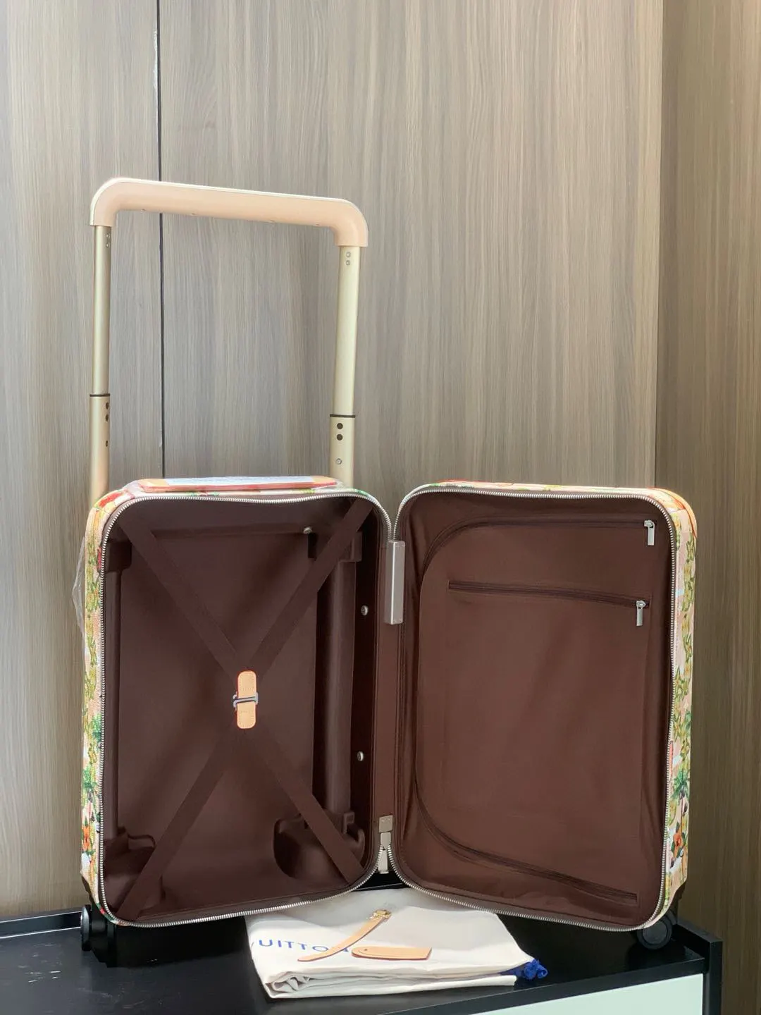 驴牌拉杆箱旅行箱 路易v 变色皮 海关锁 万向 行李箱 旅行拉杆款 輕便出行款(數字9) 驴牌拉杆箱旅行箱 路易v 变色皮 海关锁 万向 行李箱 旅行拉杆款 輕便出行款(數字9)