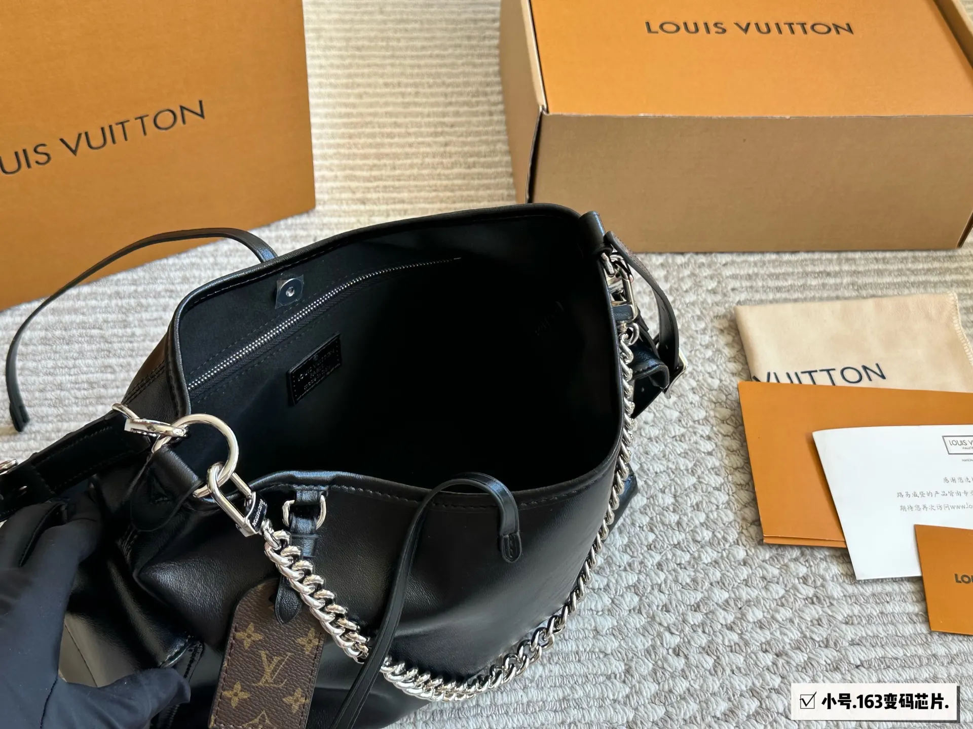 CarryAll 牛皮 CARRYALLDARK 中号 斜背包 輕便斜挎款