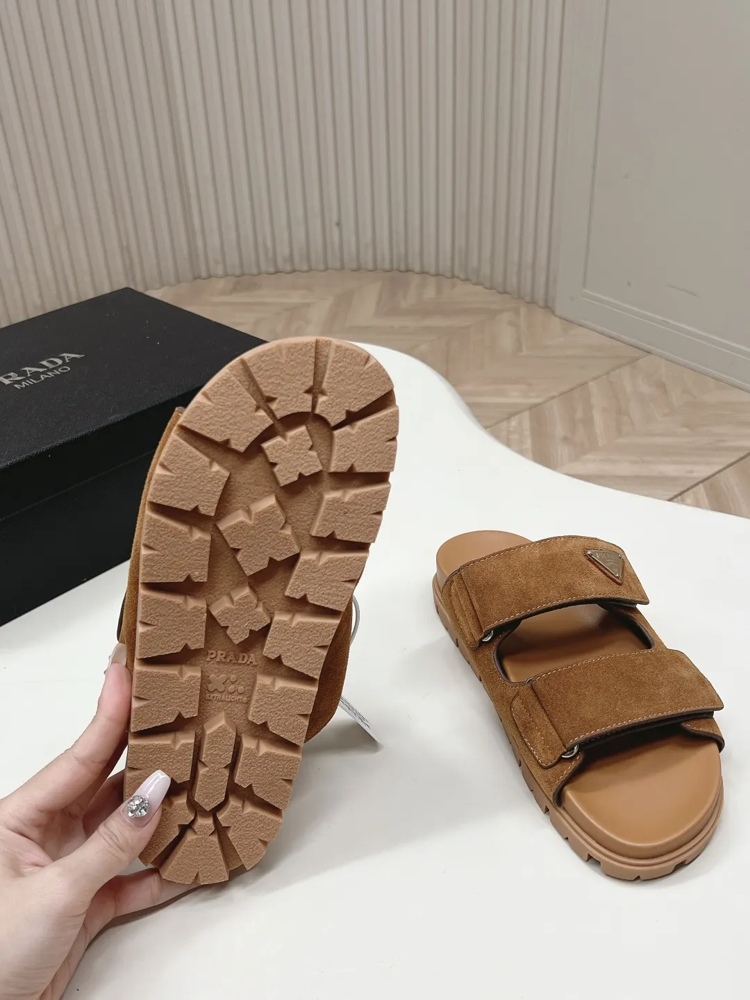 Prada 三角标 拖鞋 休闲凉拖