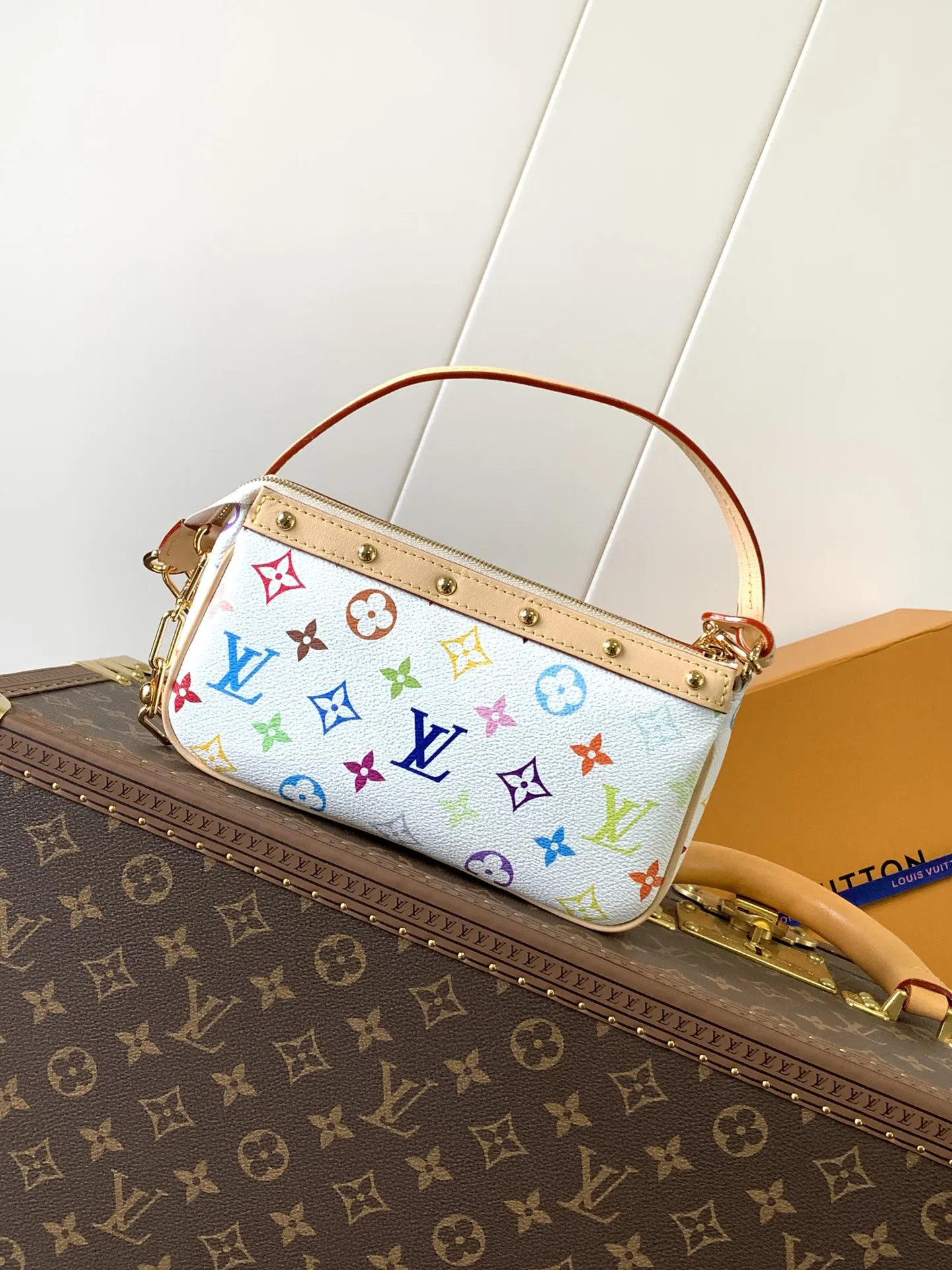 LV 牛皮 白彩 链条包 精致链条款