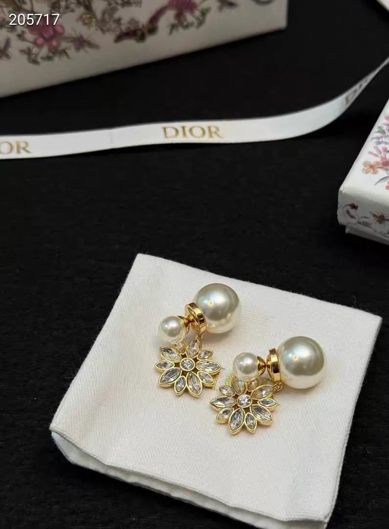 Dior 金色CD星芒珍珠吊坠耳环 精致配饰款