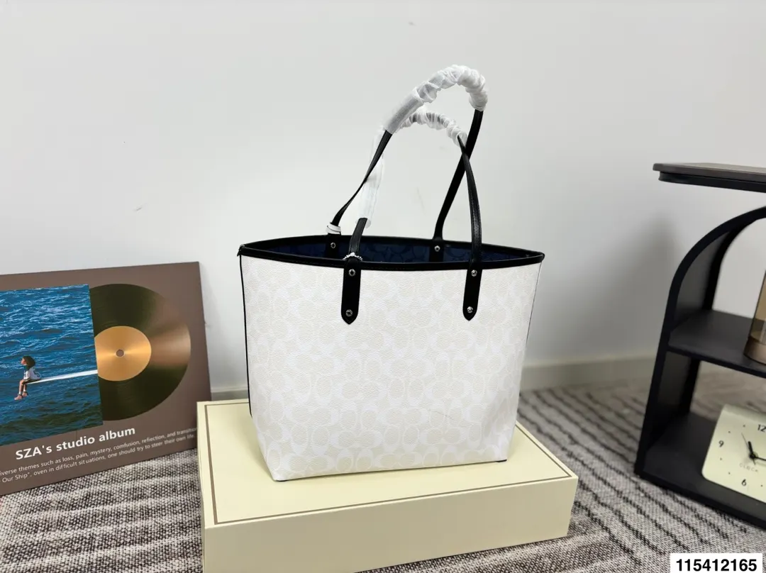 Coach 购物袋 今年很火的托特 手感细腻 手工 托特包 大容量托特款