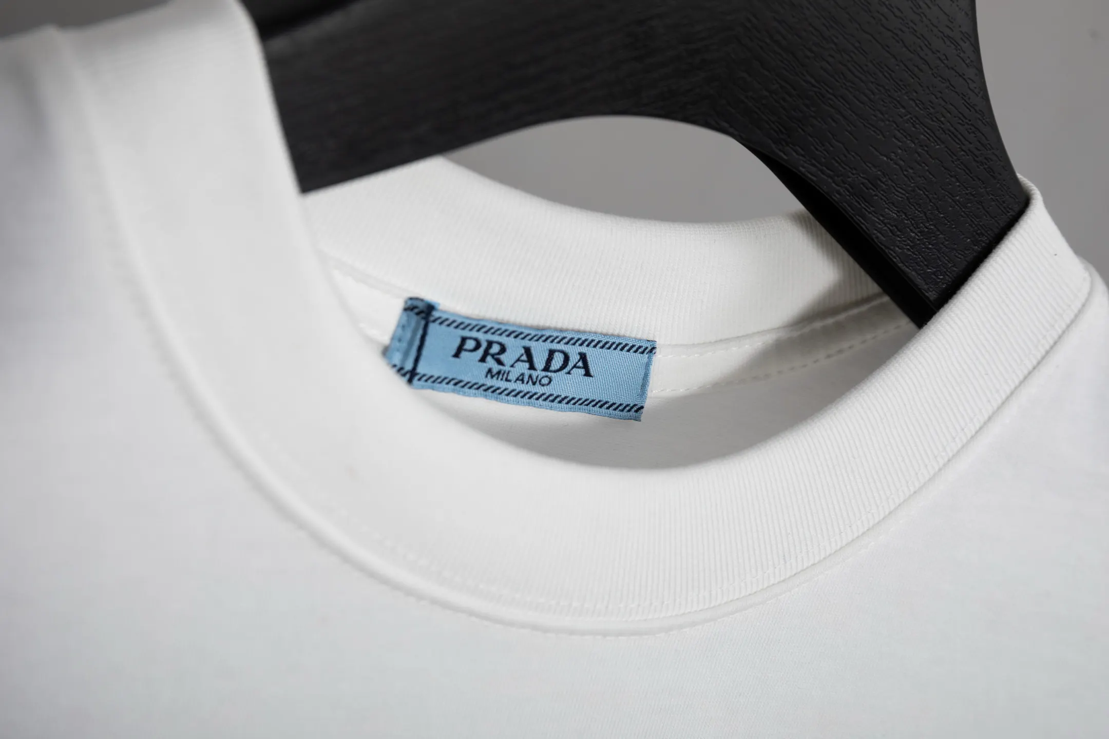 Prada 云雾立体字母刺绣 短袖T恤 高克重休闲