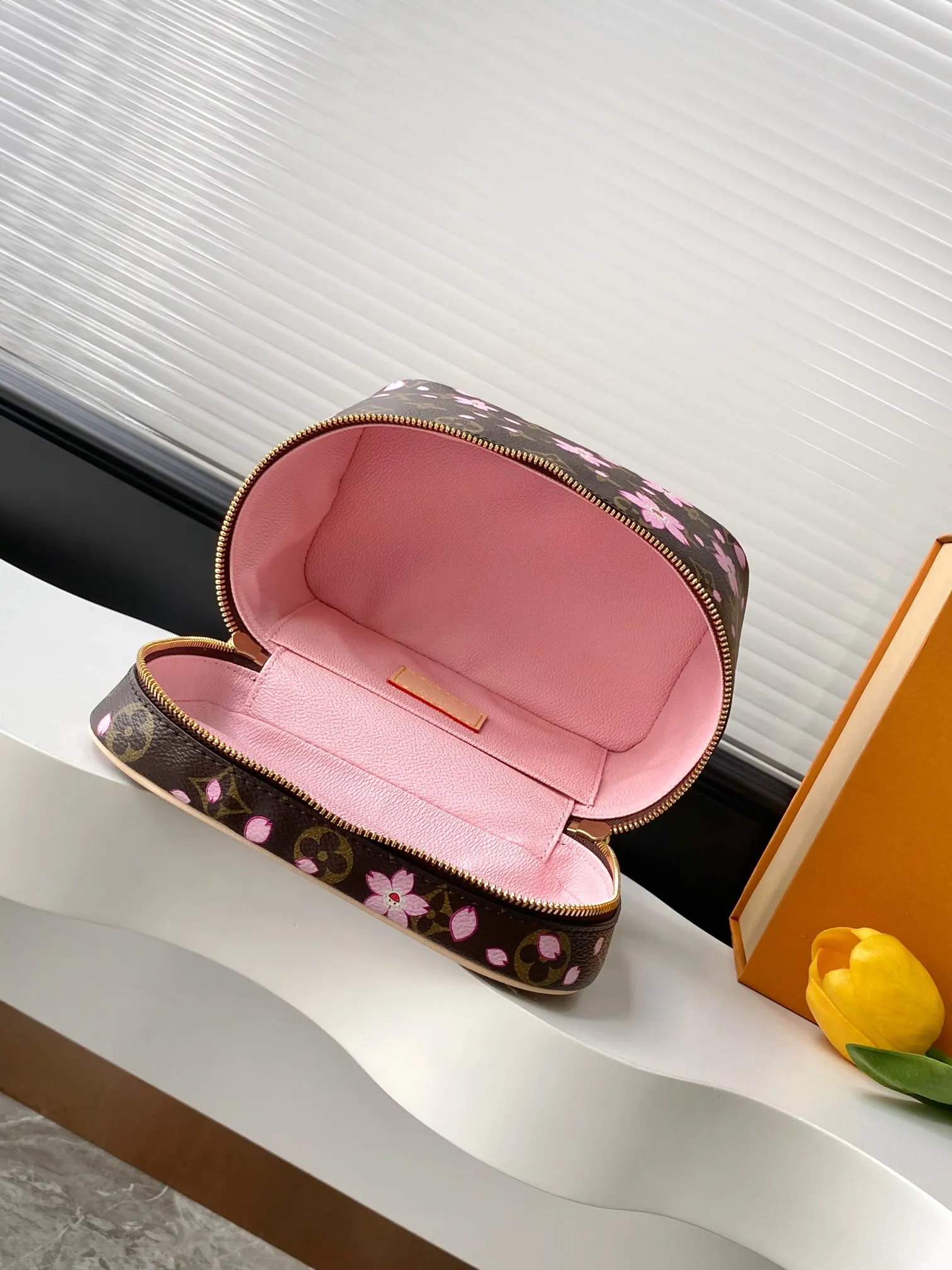 Louis Vuitton Cosmetic Pouch Leather Image 9 Louis Vuitton Cosmetic Pouch Leather Image 9