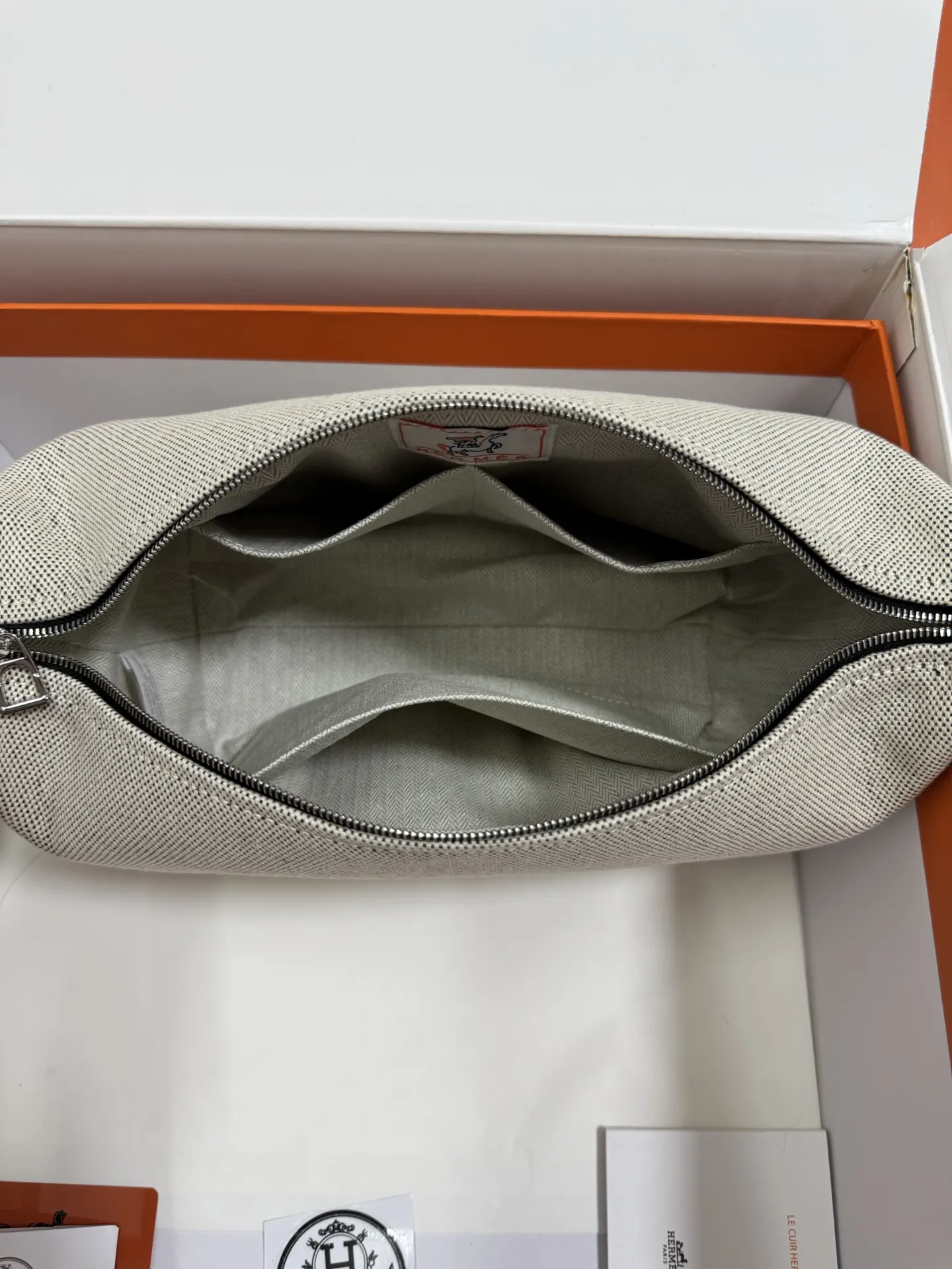 帆布 Trousse Bride Brace 官方名字 化妝包 便携收納款(數字8) 帆布 Trousse Bride Brace 官方名字 化妝包 便携收納款(數字8)