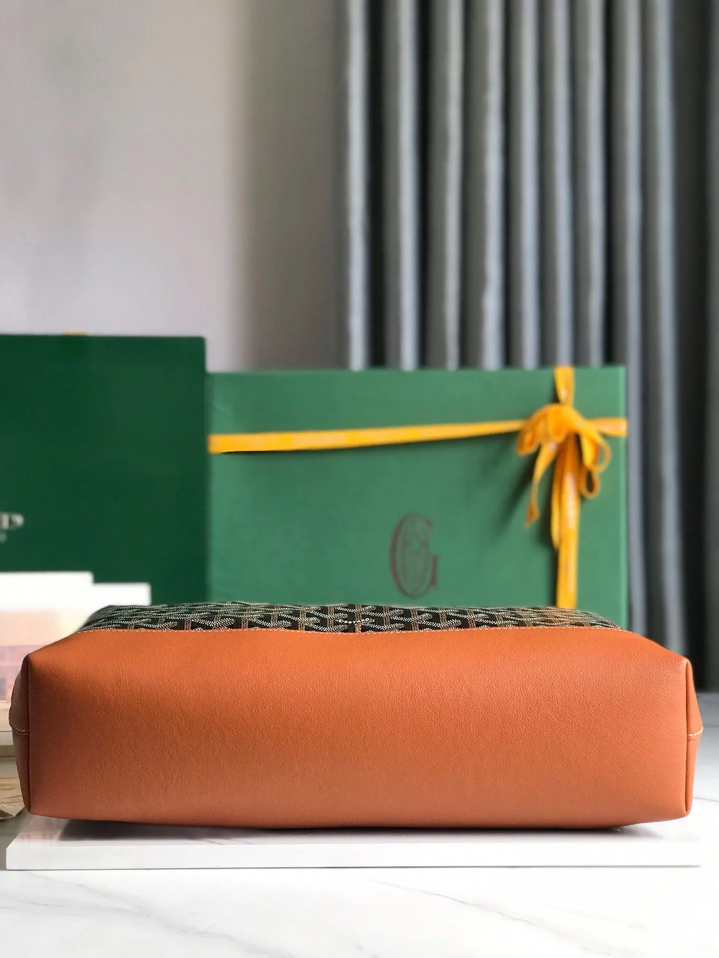 Goyard Cisalpin公文包秉承了Cisalpin背包的 双肩包 实用双肩款