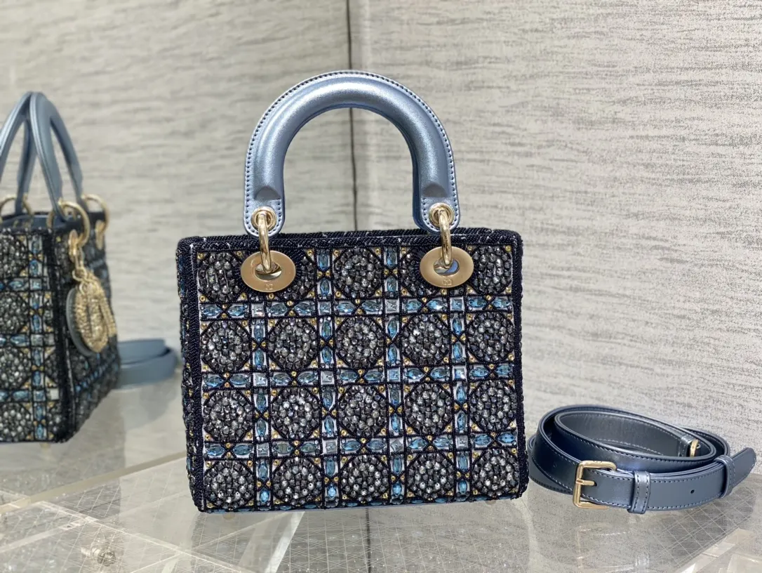 Dior 迷人优雅又气场十足 斜挎手拎也是女人味十足 经典 斜挎包 轻便斜挎款