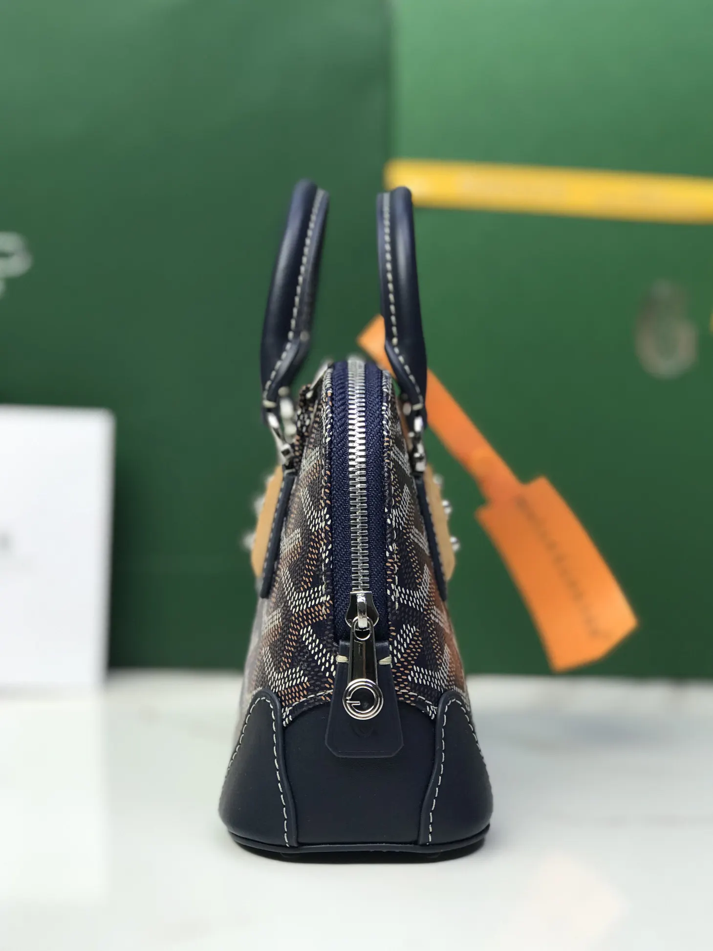 黄色 皮革 Vendome Nano贝壳包 传承了品牌独一无 单肩包 日常单肩背款