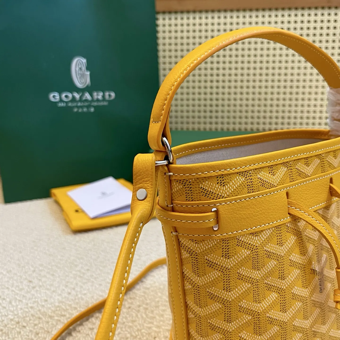 Goyard 皮革 轻盈小巧去始终保持标志性水桶百搭造型 水桶包 休閒水桶款